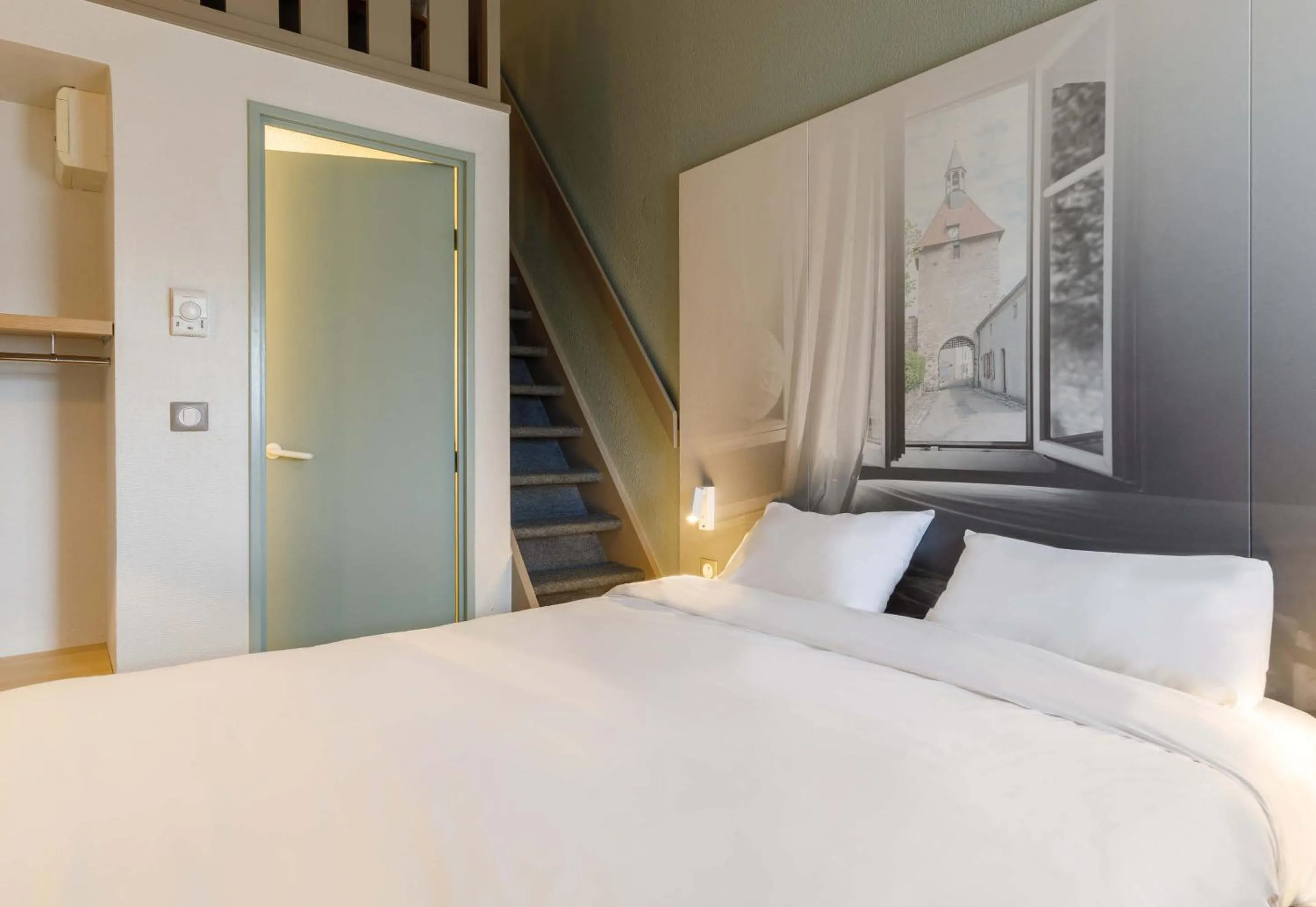 Bedroom, Bed in B&B HOTEL Moulins