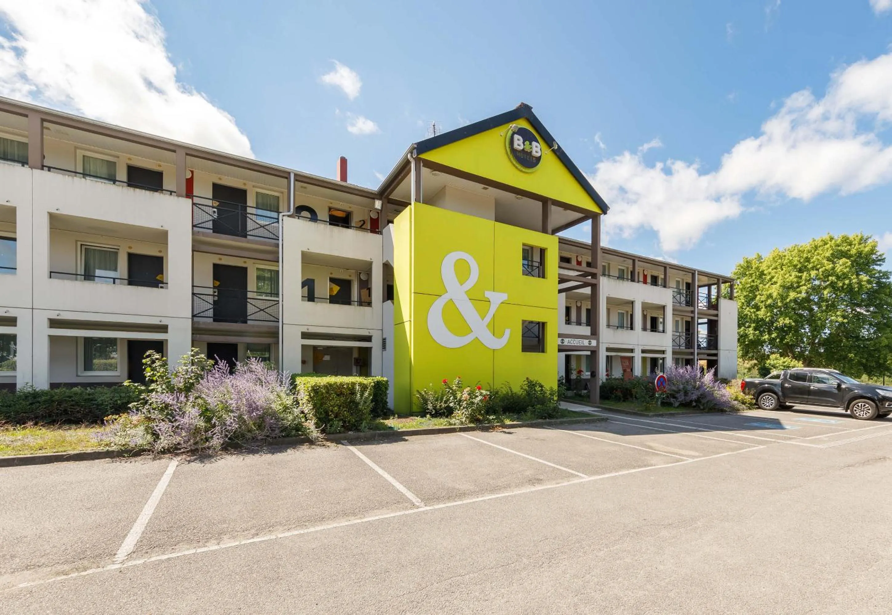 Property building in B&B HOTEL Moulins