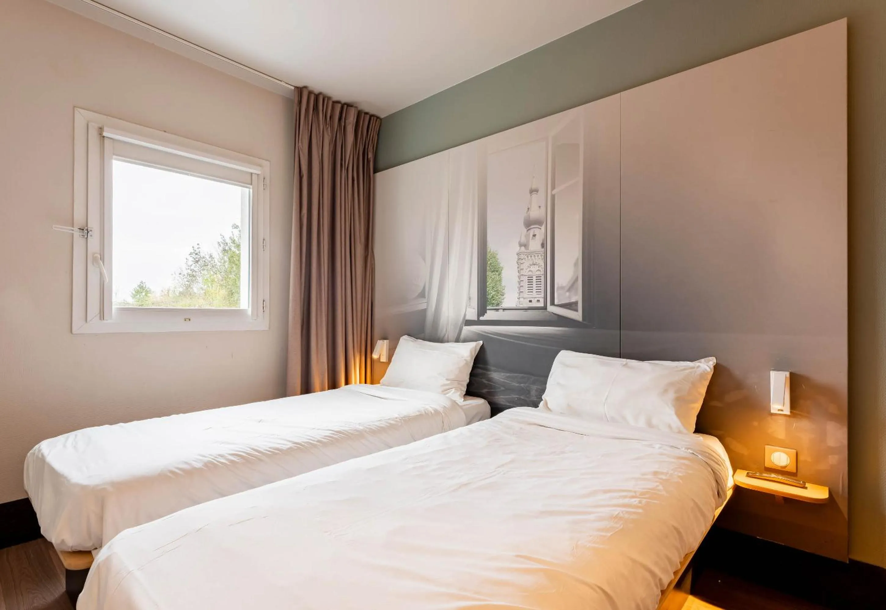 Bedroom, Bed in B&B HOTEL Valenciennes Marly