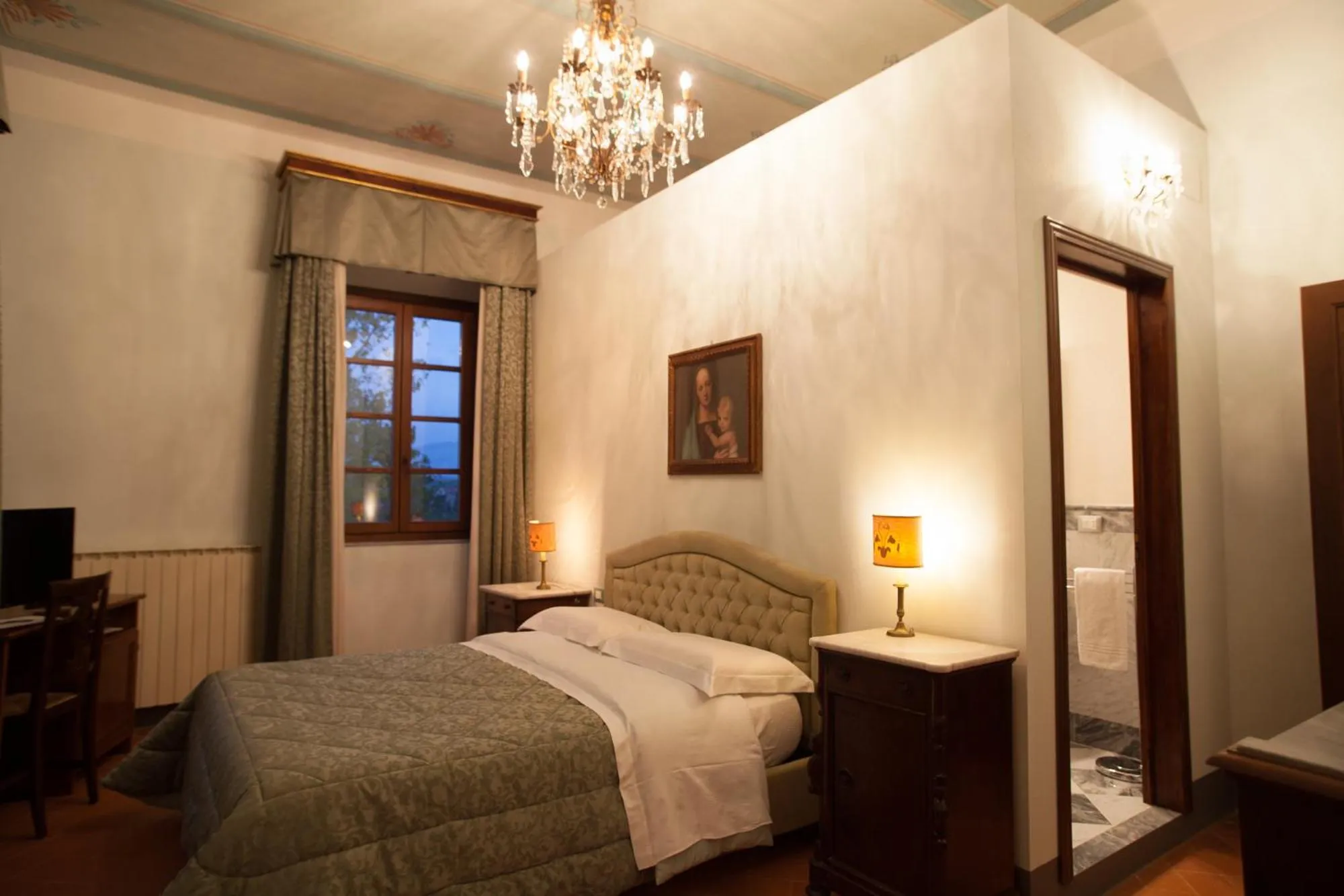 Photo of the whole room, Bed in Relais Villa Scarfantoni B&B