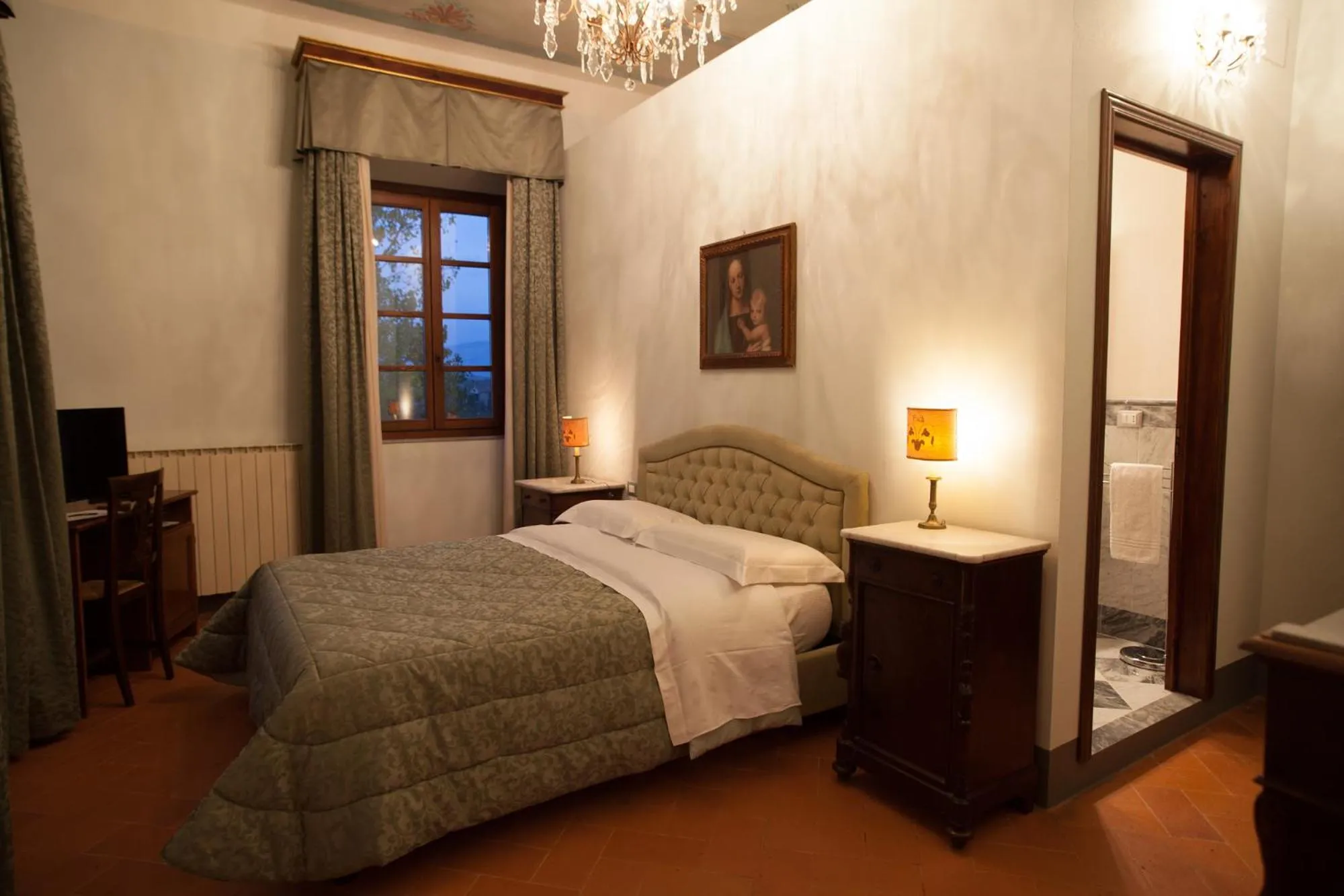Photo of the whole room, Bed in Relais Villa Scarfantoni B&B