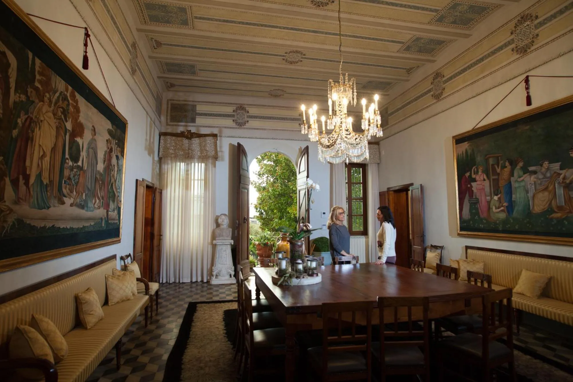 Communal lounge/ TV room in Relais Villa Scarfantoni B&B