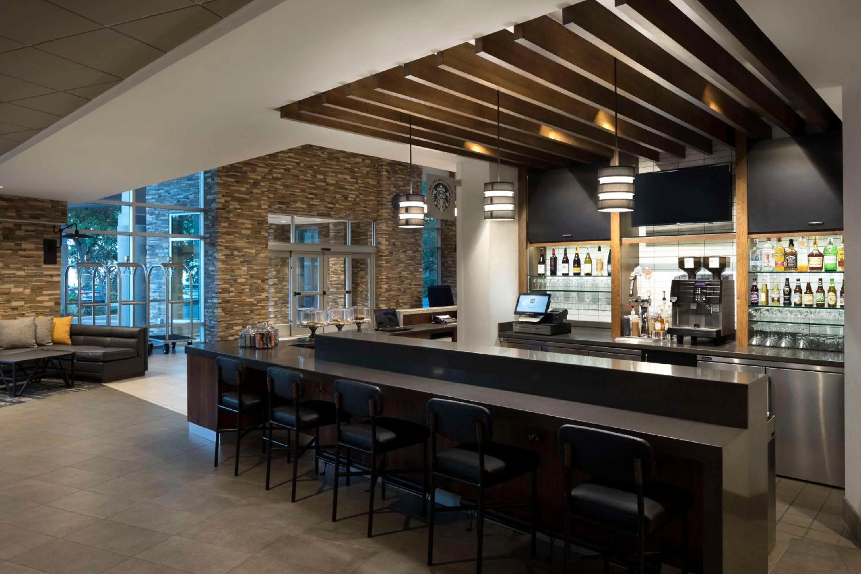 Lounge or bar in Hyatt Place Biloxi
