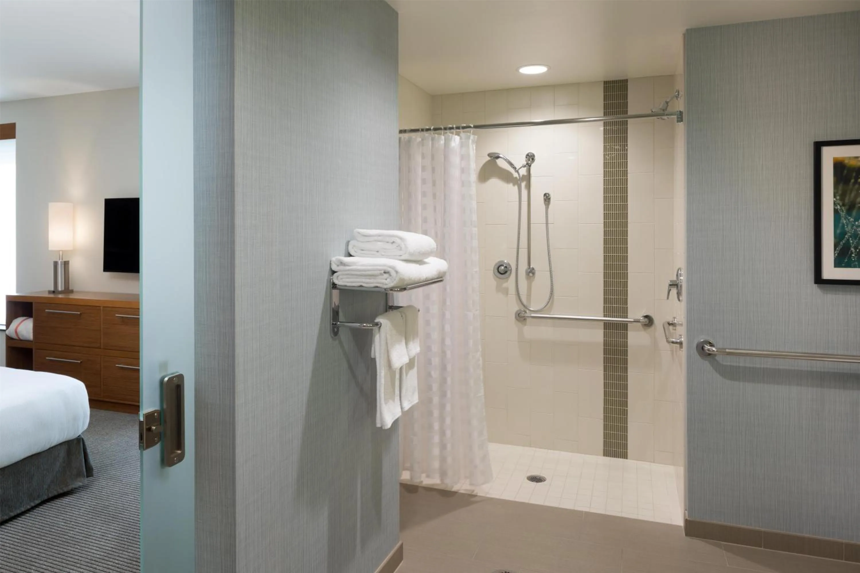 Photo of the whole room, Bed in Hyatt Place Biloxi