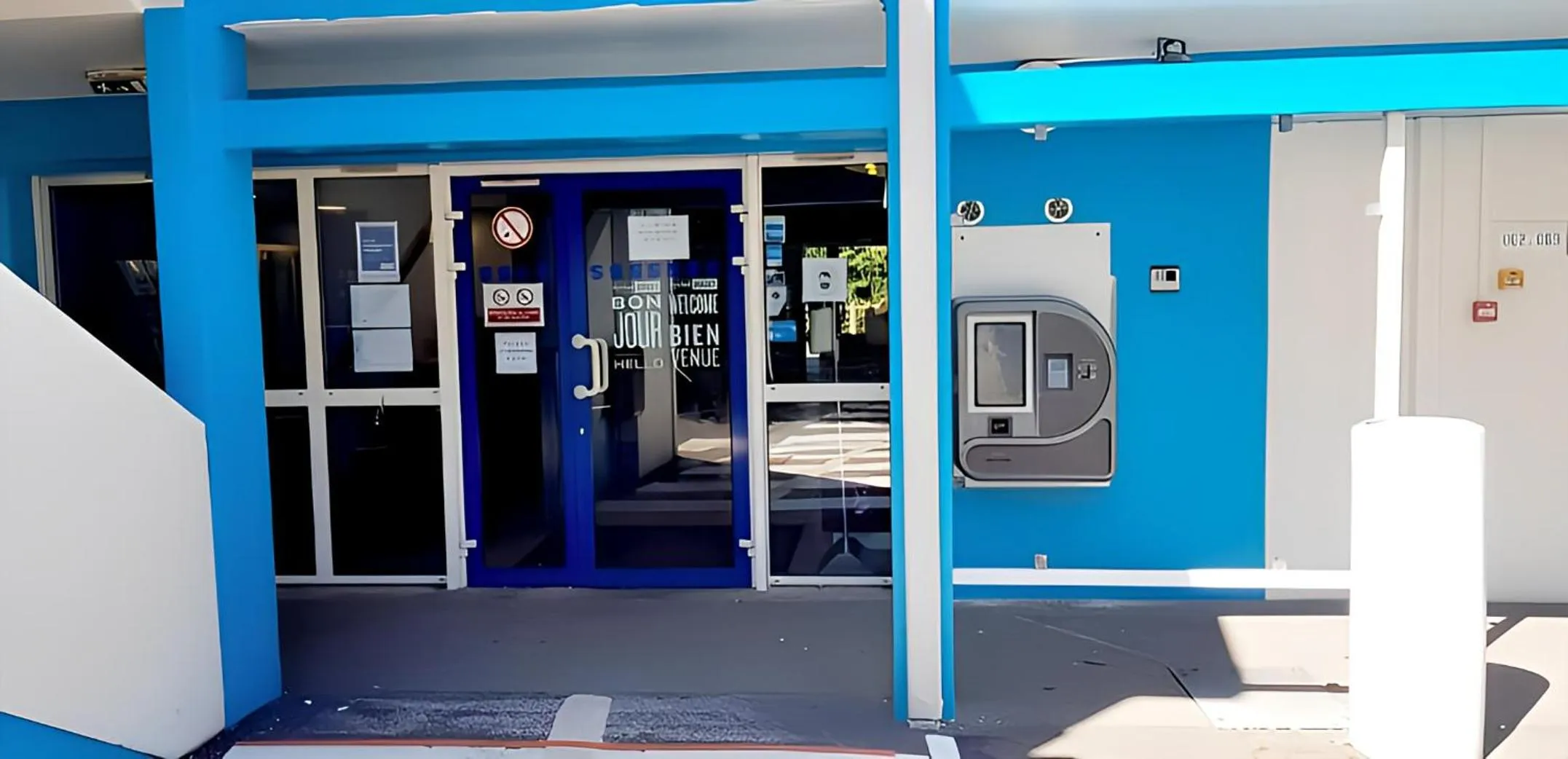 Facade/entrance in Kyriad Direct Poitiers - Gare du Futuroscope