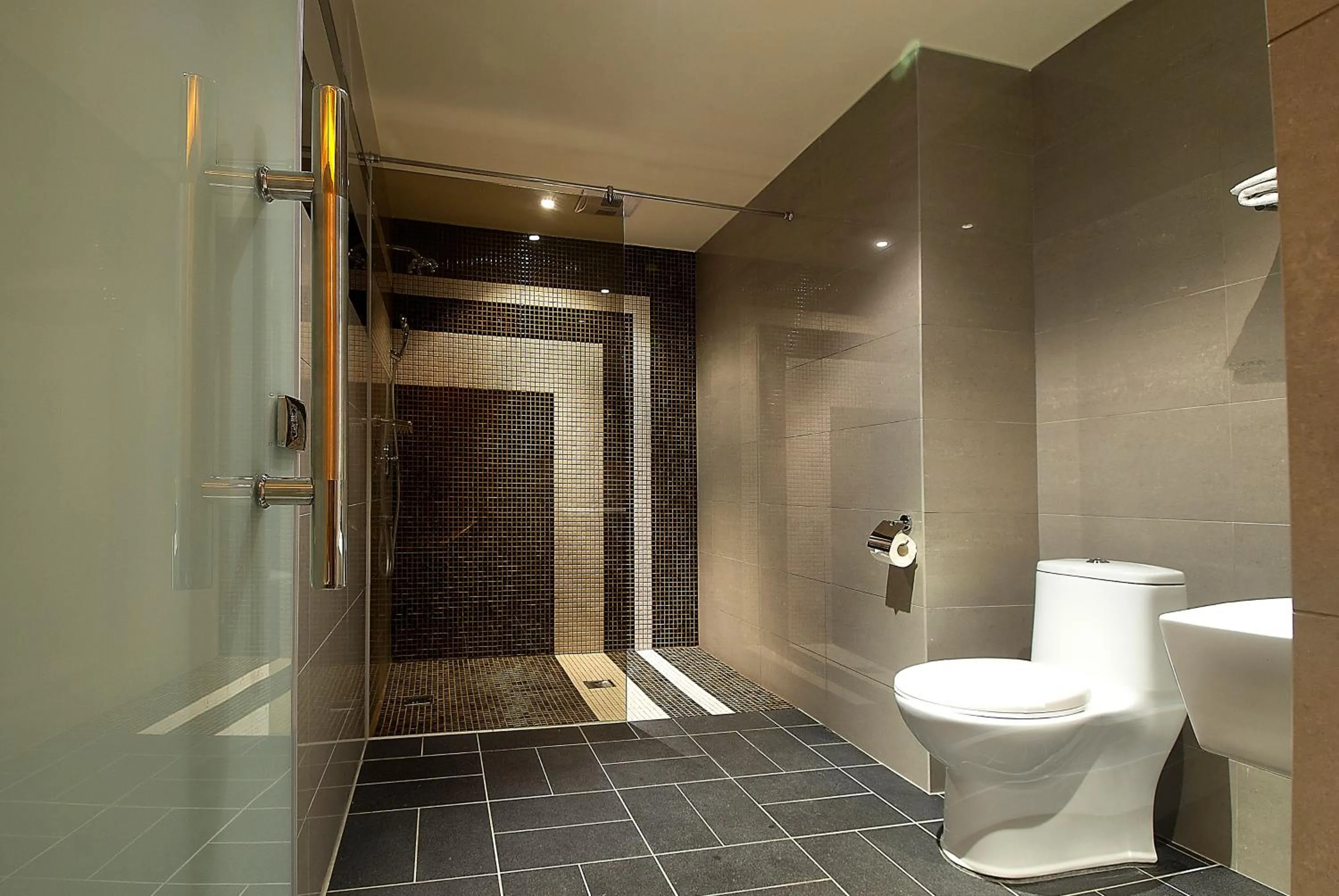 Bathroom in Holly Wood Motel