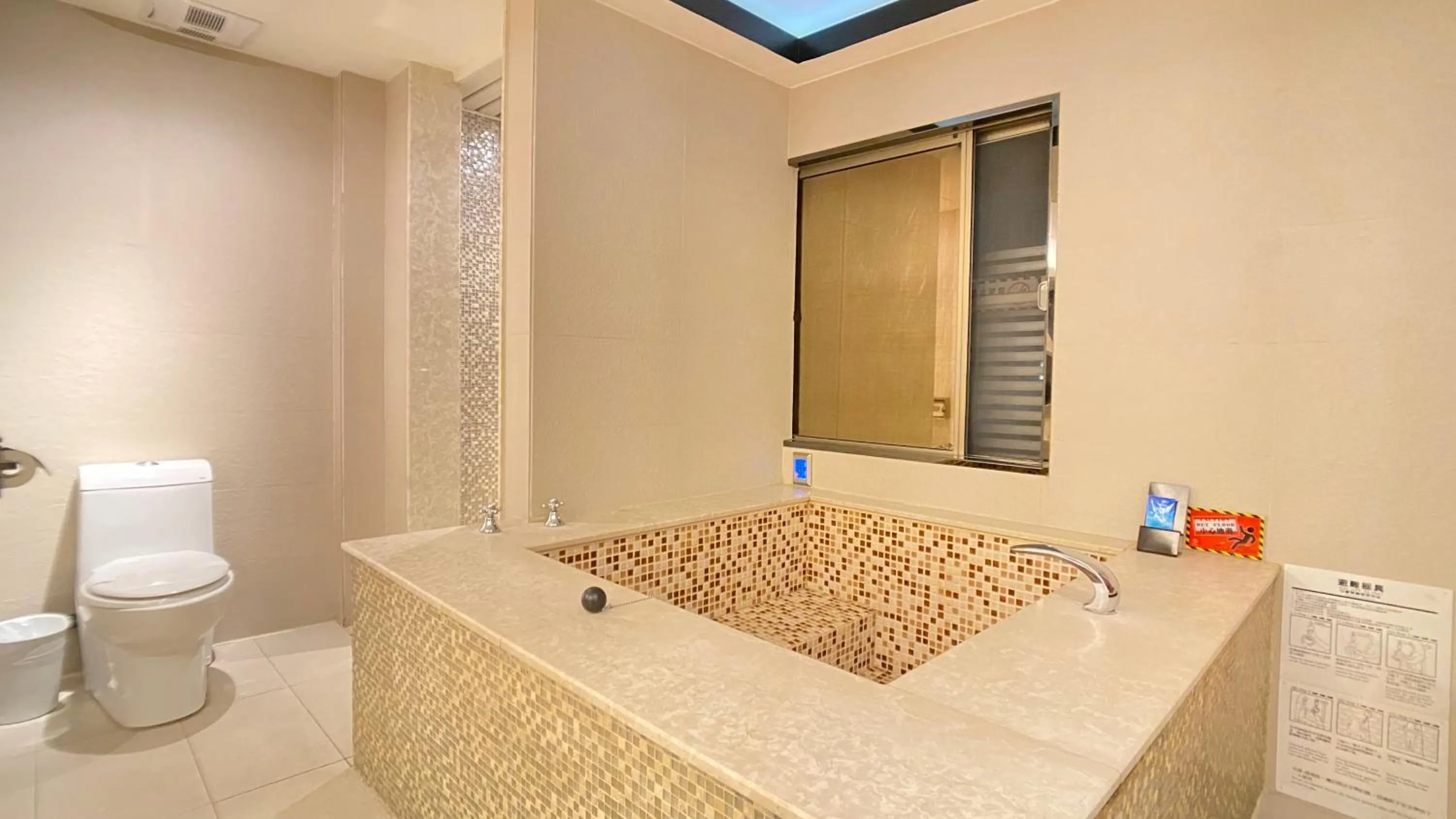 Bathroom in Holly Wood Motel