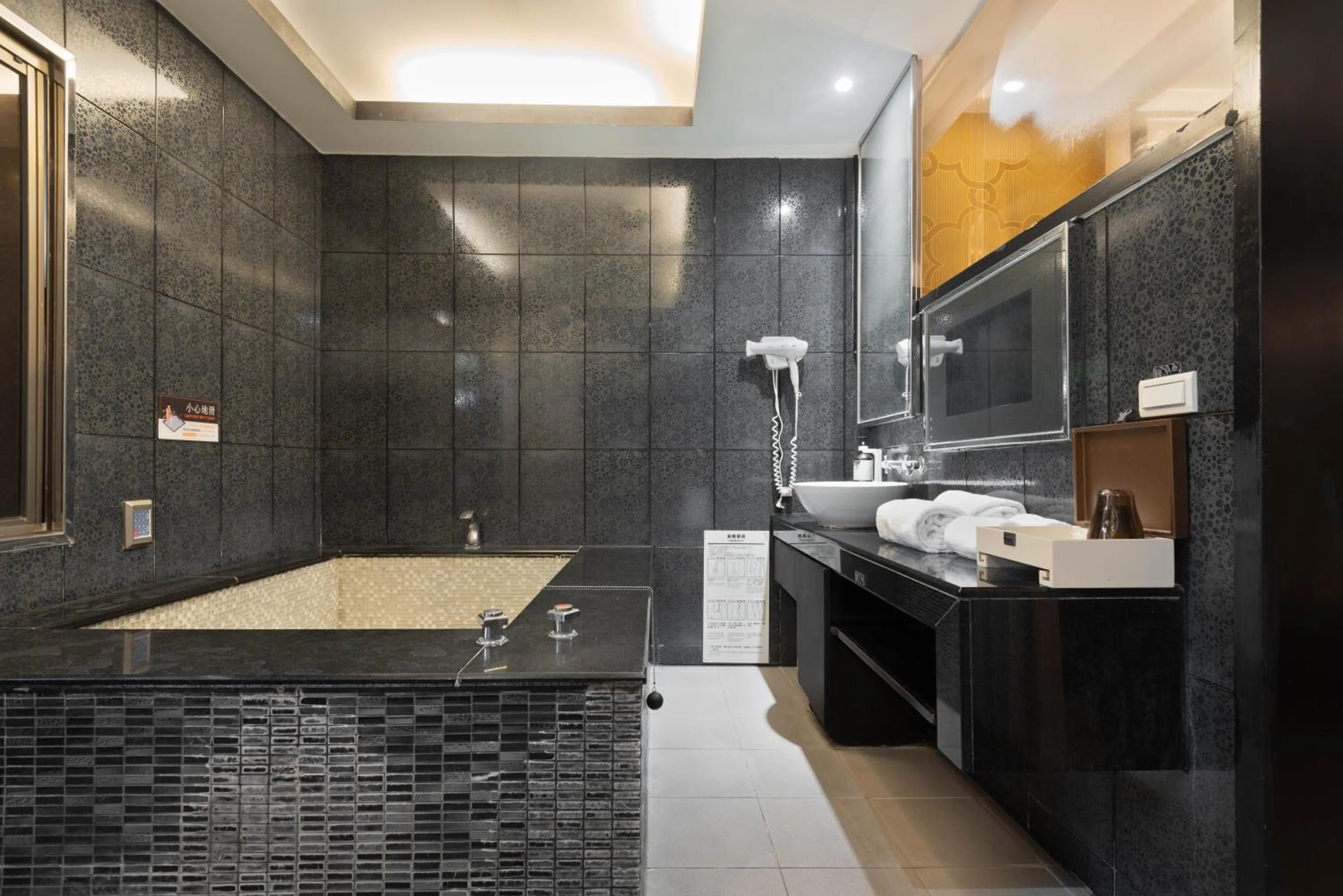 Bathroom in Holly Wood Motel