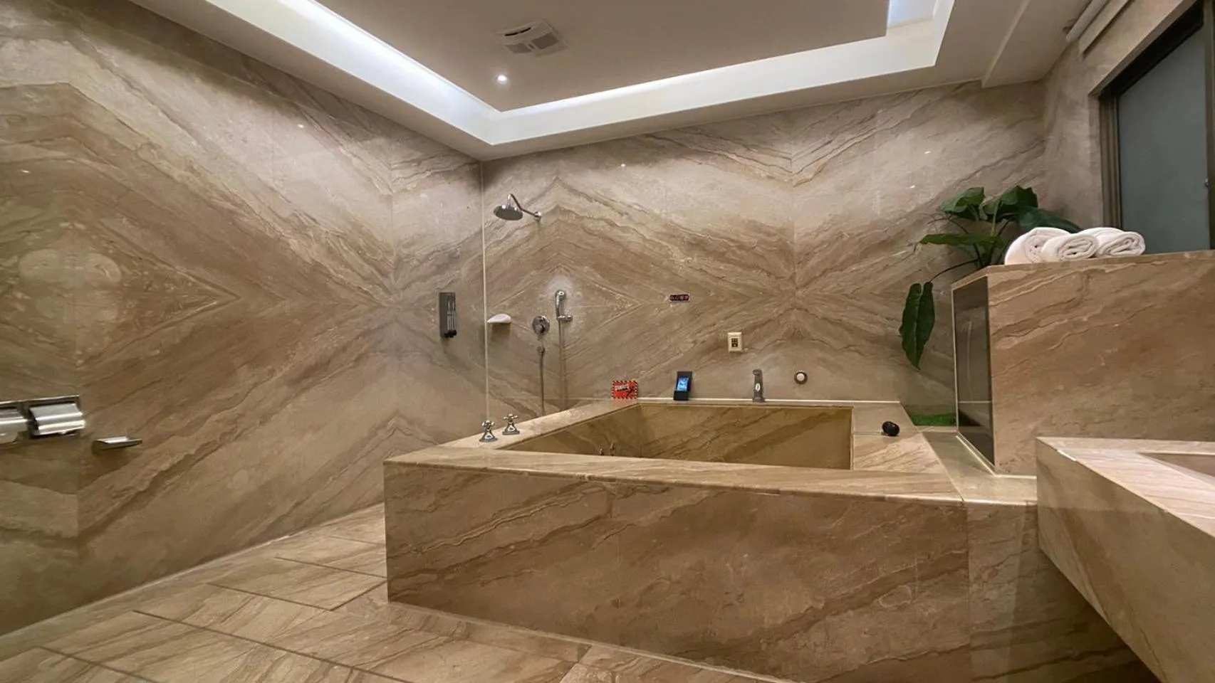 Property building in Holly Wood Motel