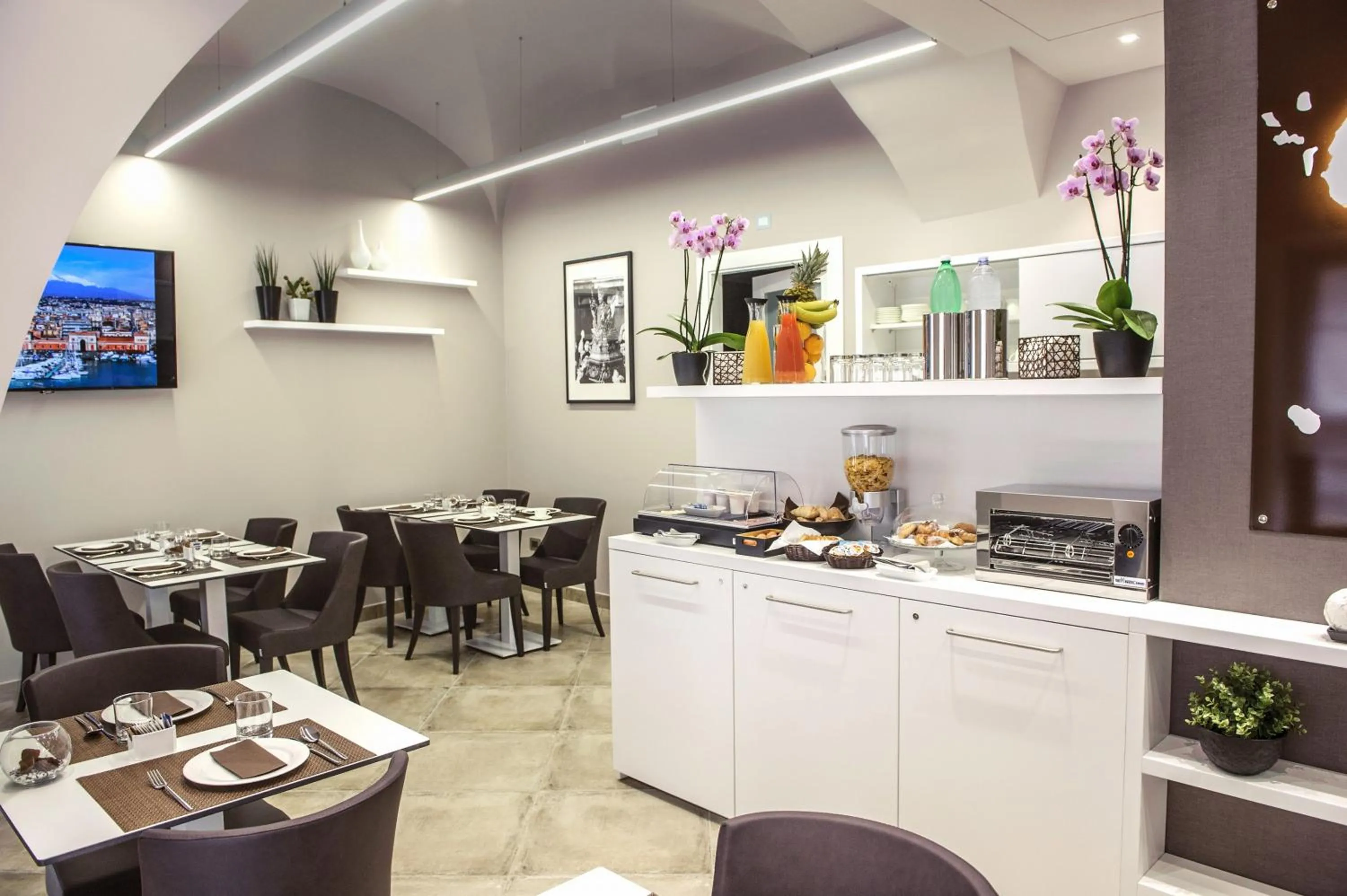 Restaurant/places to eat in ETNEA 454 Catania Luxury Rooms