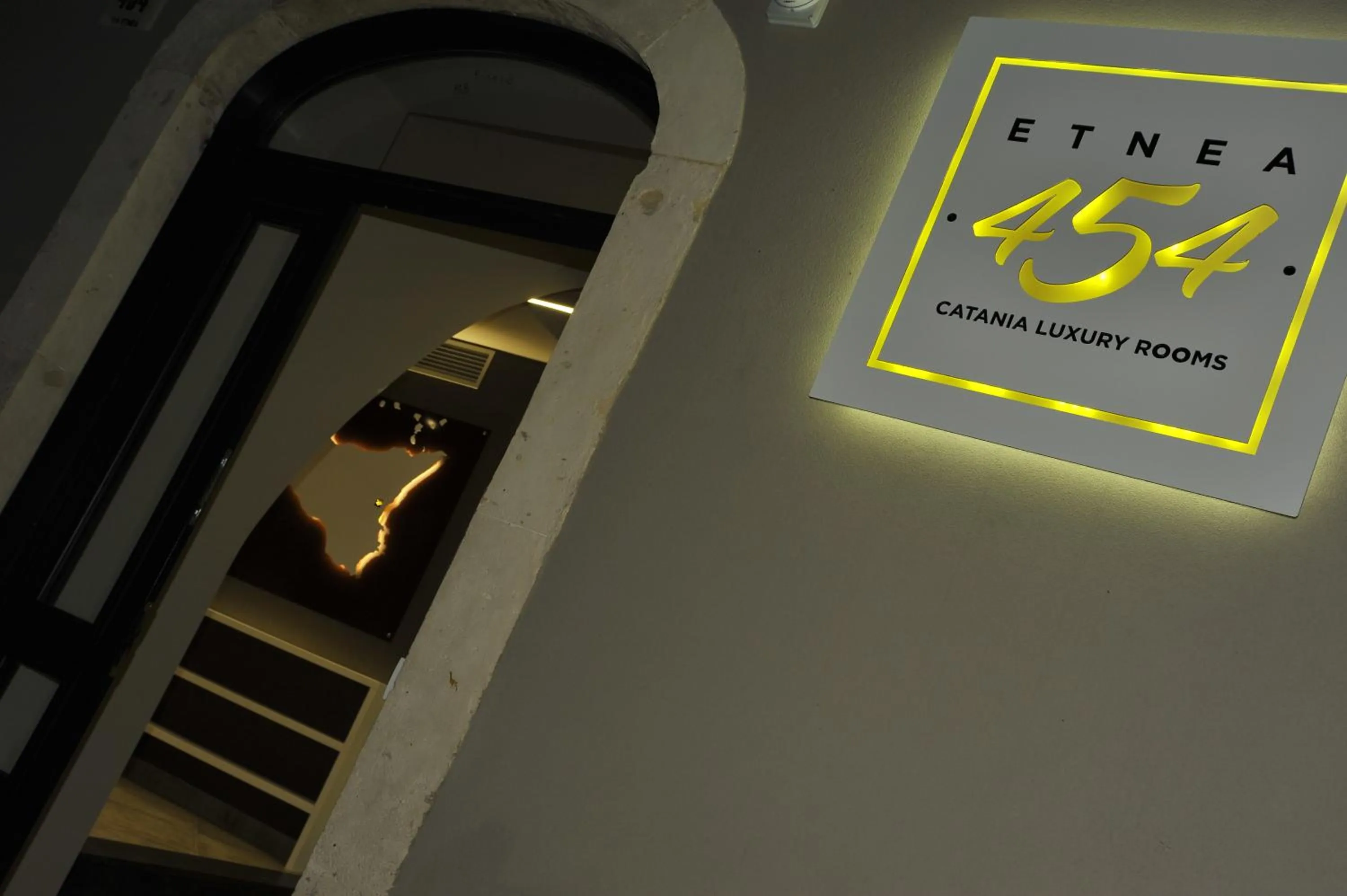 Property logo or sign in ETNEA 454 Catania Luxury Rooms