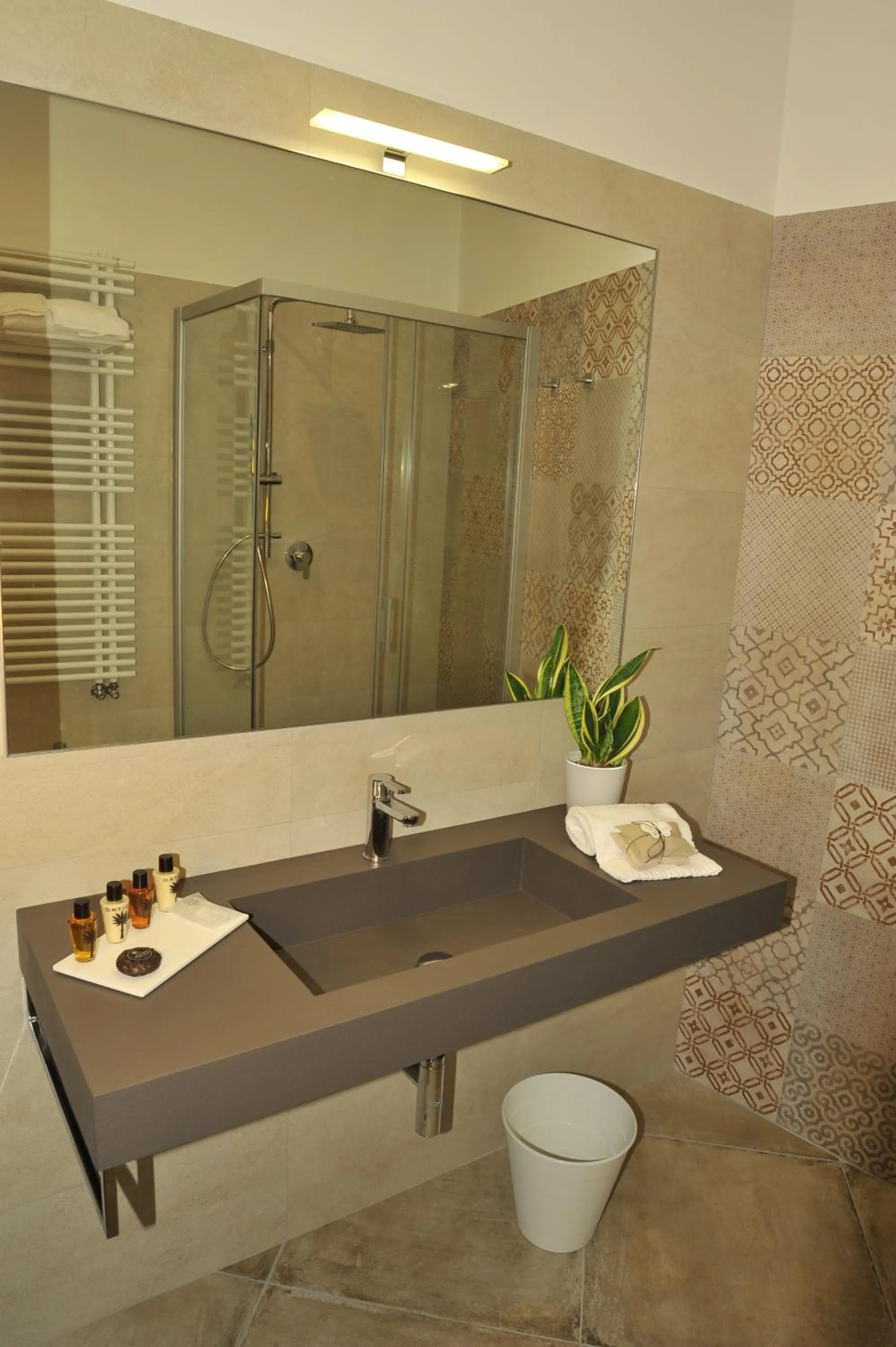 Shower in ETNEA 454 Catania Luxury Rooms