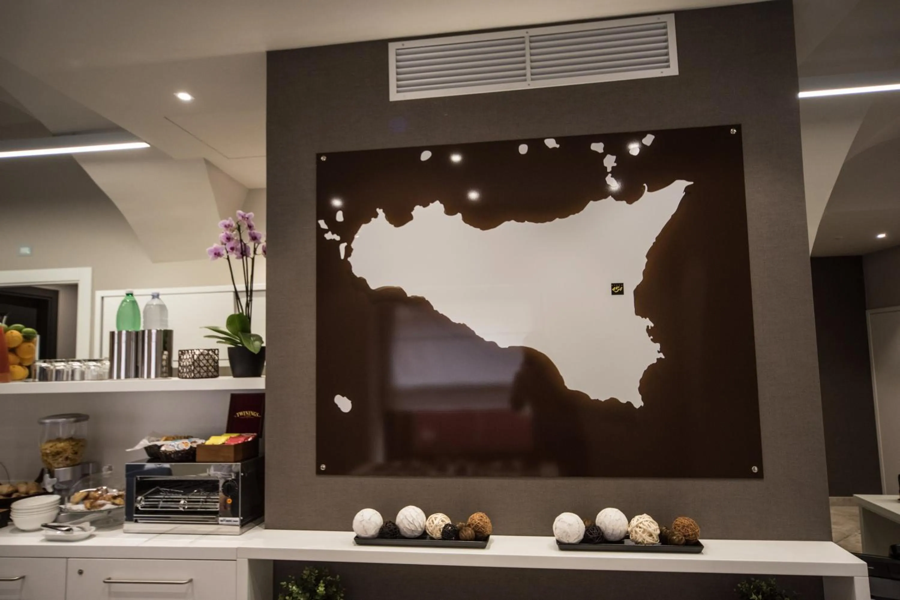 Restaurant/places to eat in ETNEA 454 Catania Luxury Rooms