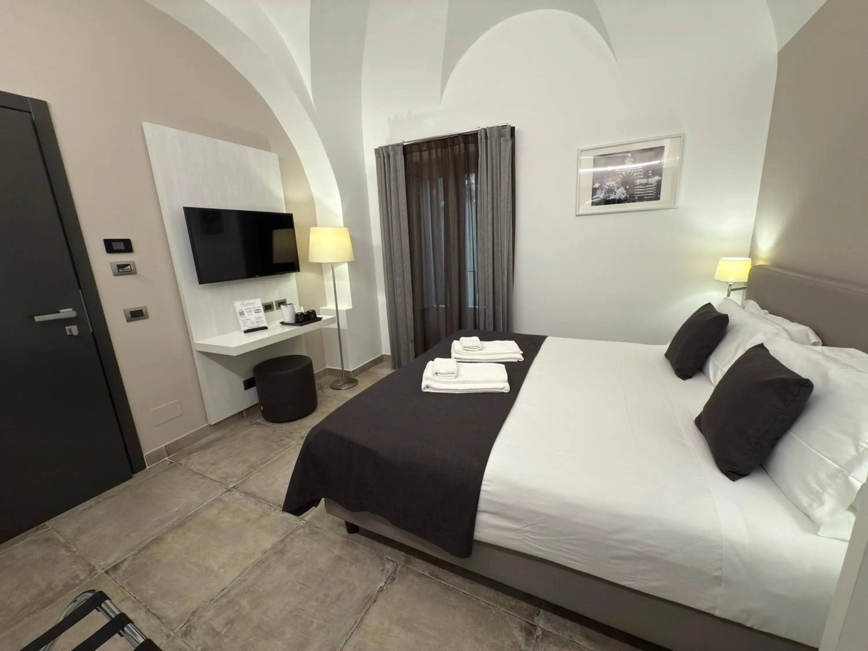 Bed in ETNEA 454 Catania Luxury Rooms