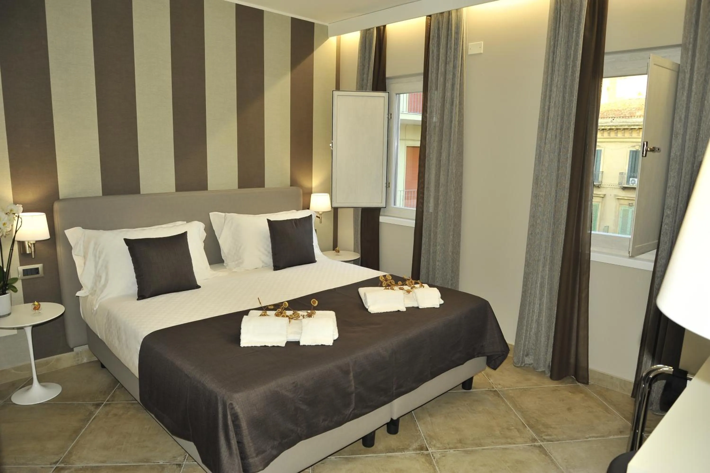 View (from property/room), Bed in ETNEA 454 Catania Luxury Rooms