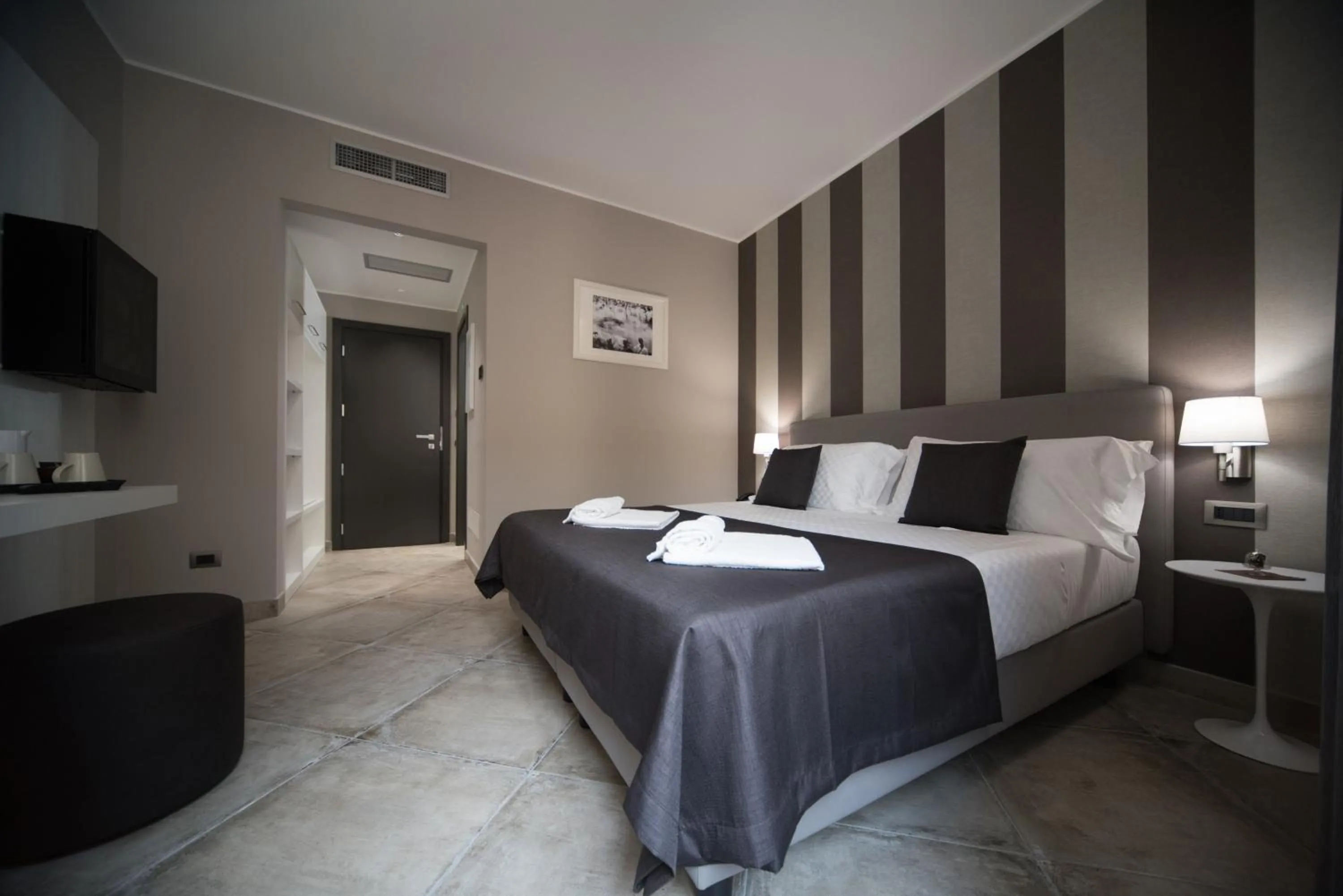 TV and multimedia, Bed in ETNEA 454 Catania Luxury Rooms