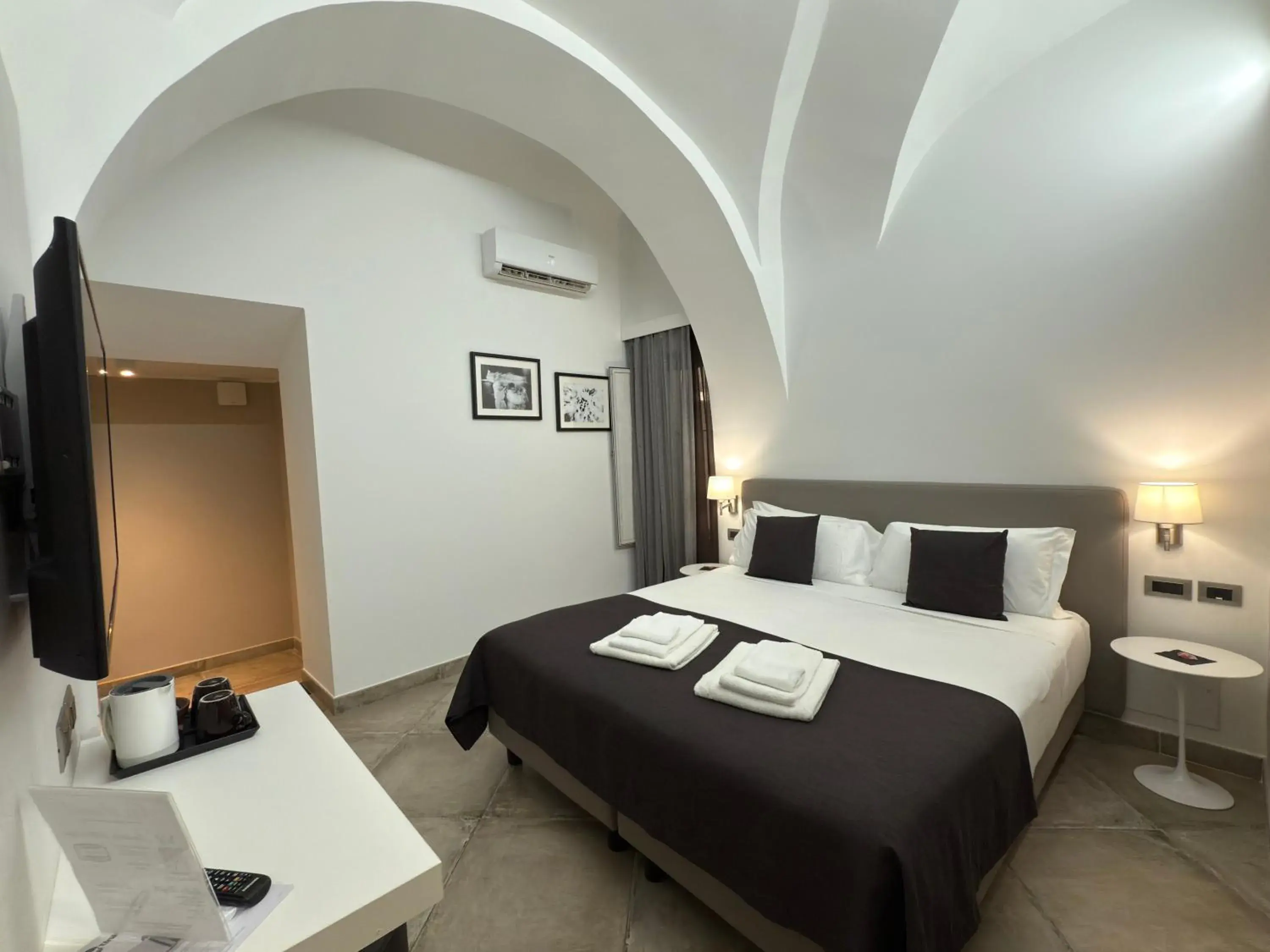 Standard Double or Twin Room in ETNEA 454 Catania Luxury Rooms Standard Double or Twin Room in ETNEA 454 Catania Luxury Rooms