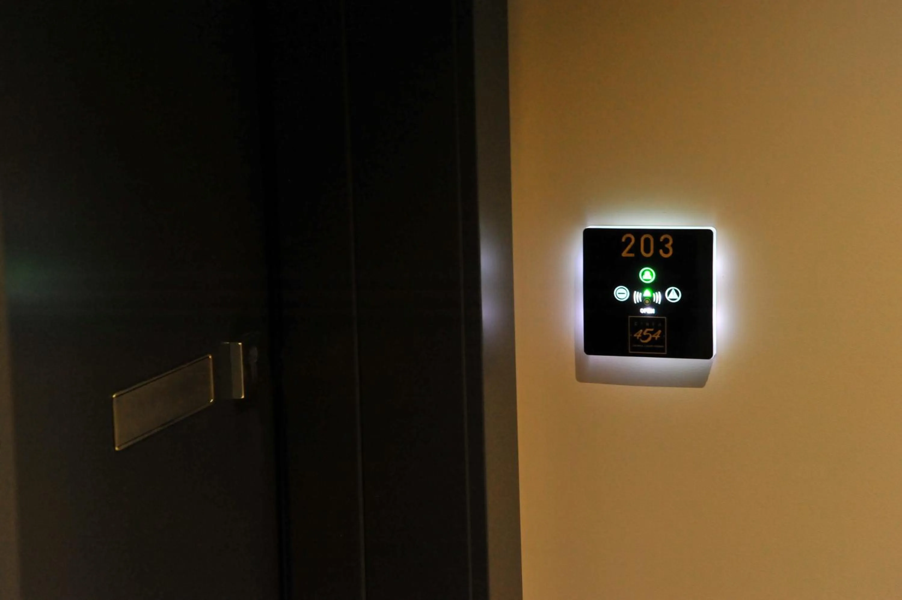 TV and multimedia in ETNEA 454 Catania Luxury Rooms