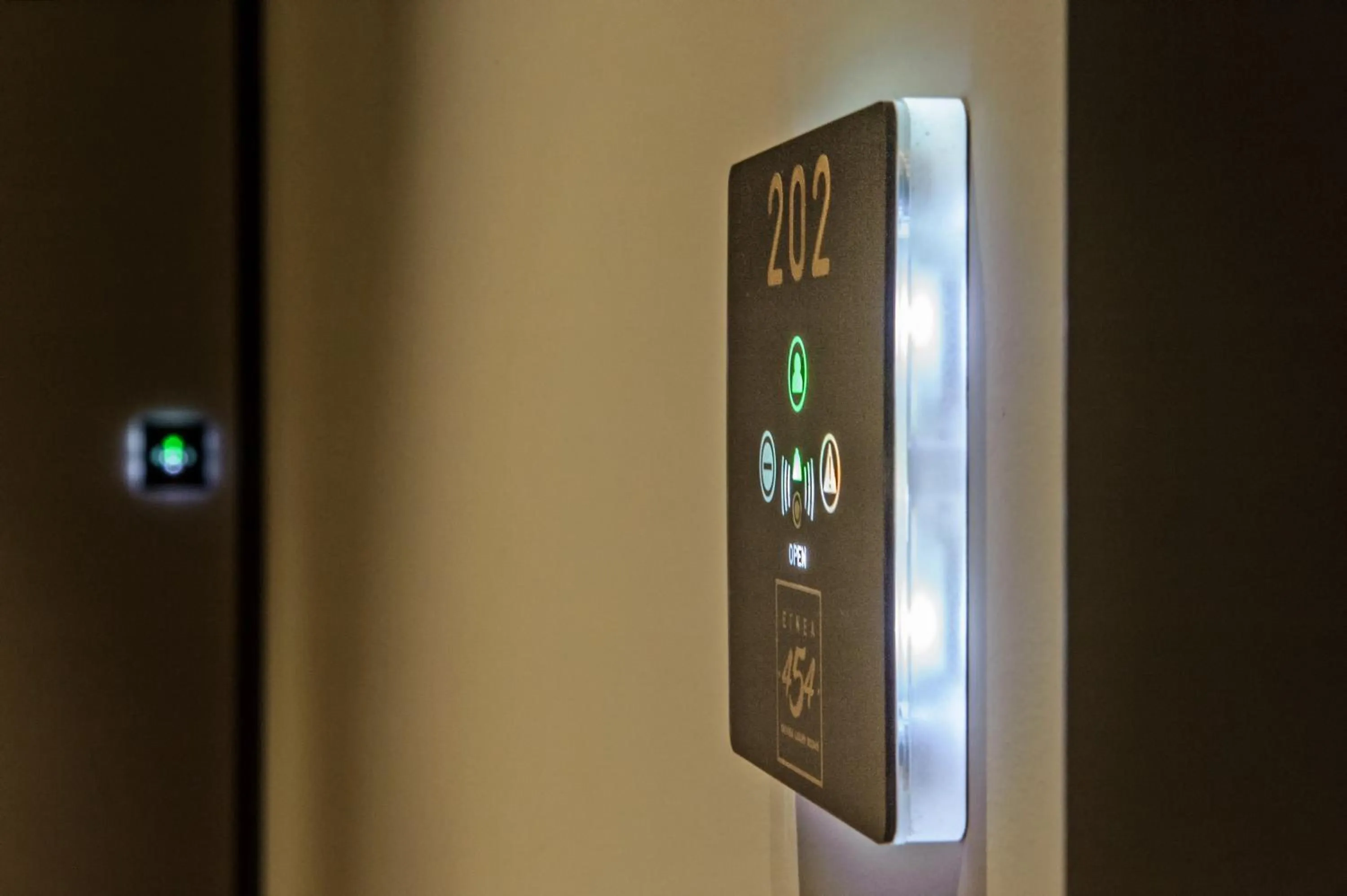 TV and multimedia in ETNEA 454 Catania Luxury Rooms