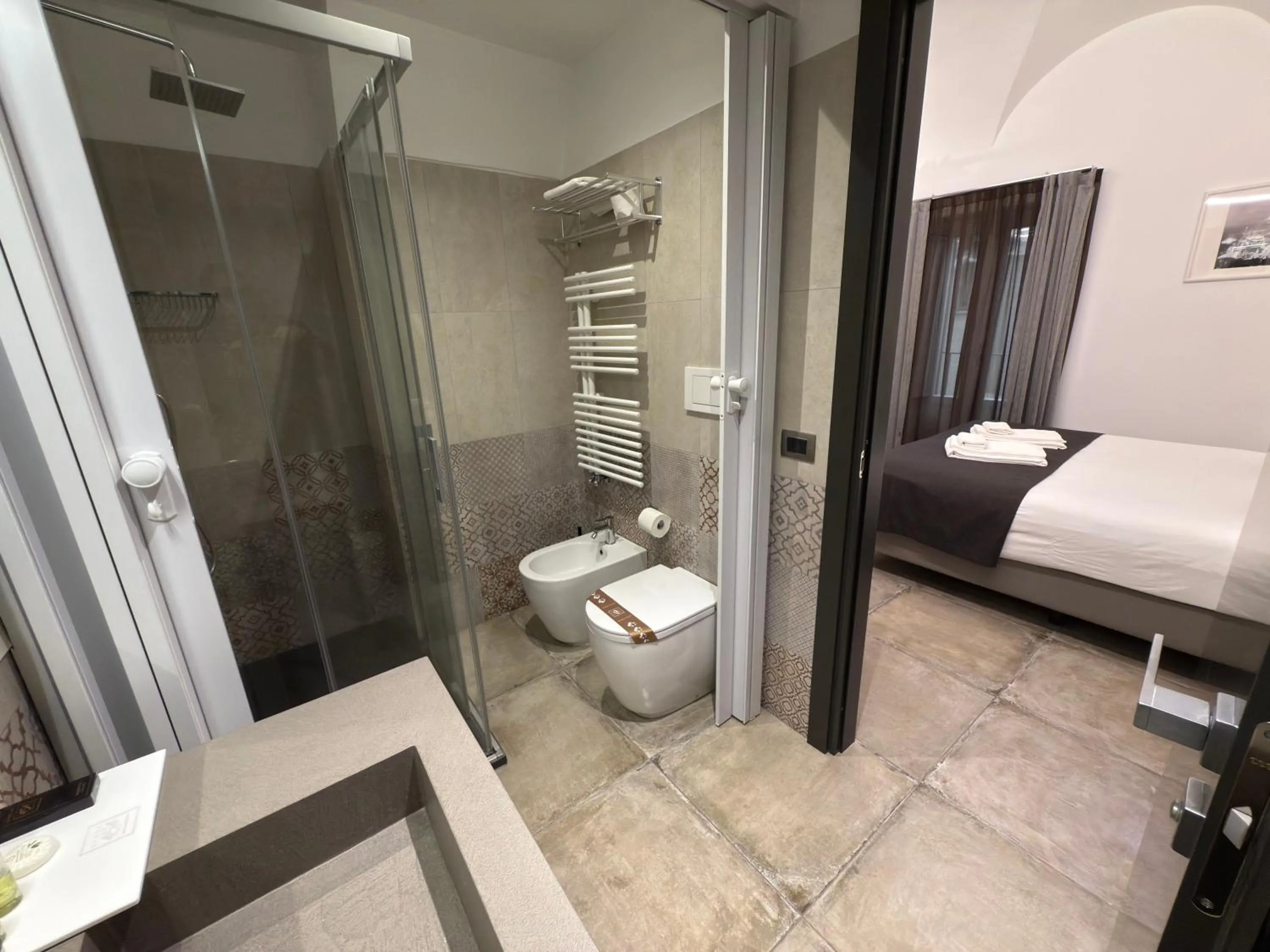 Shower, Bed in ETNEA 454 Catania Luxury Rooms