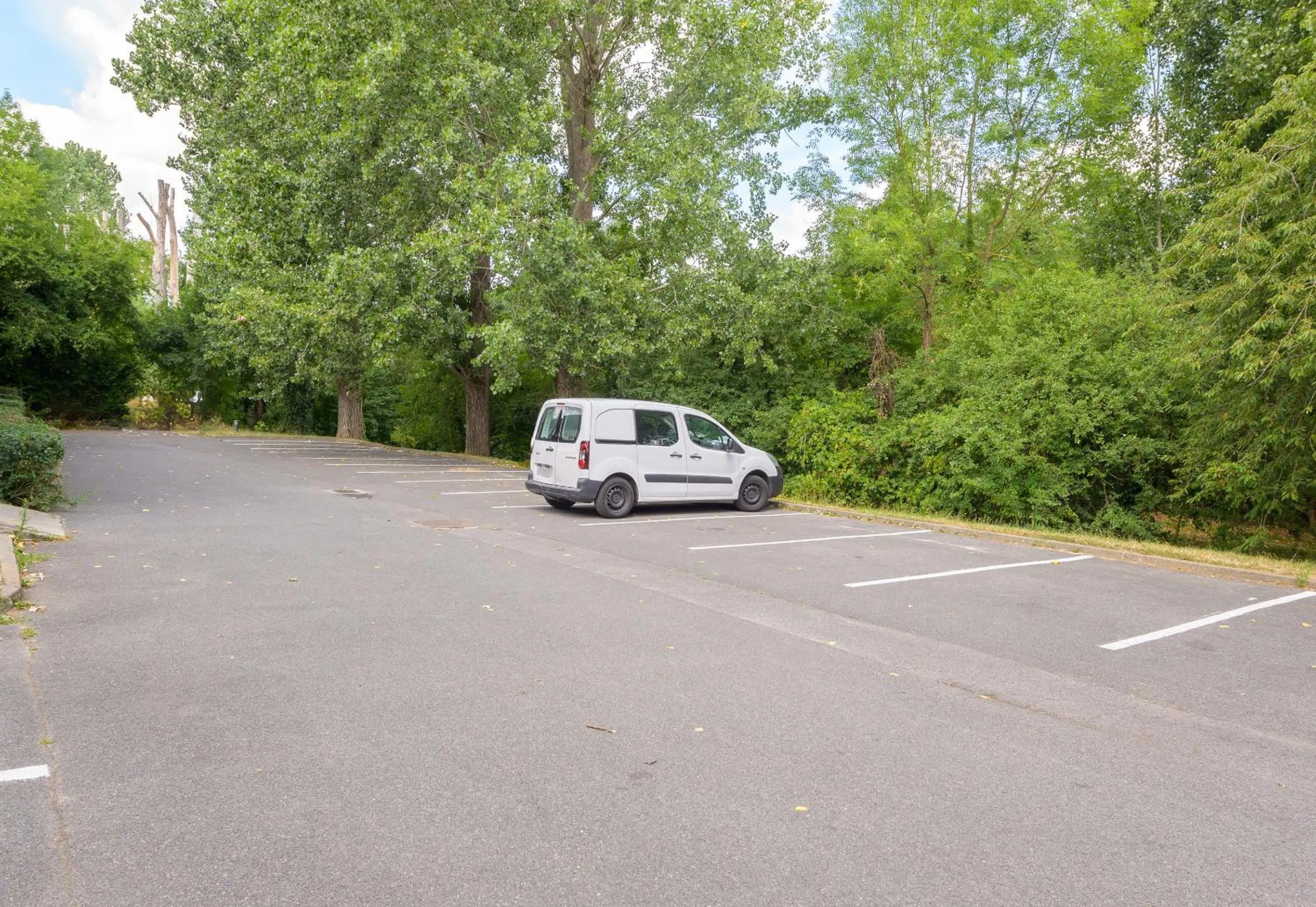 Parking in B&B HOTEL Pontault Combault