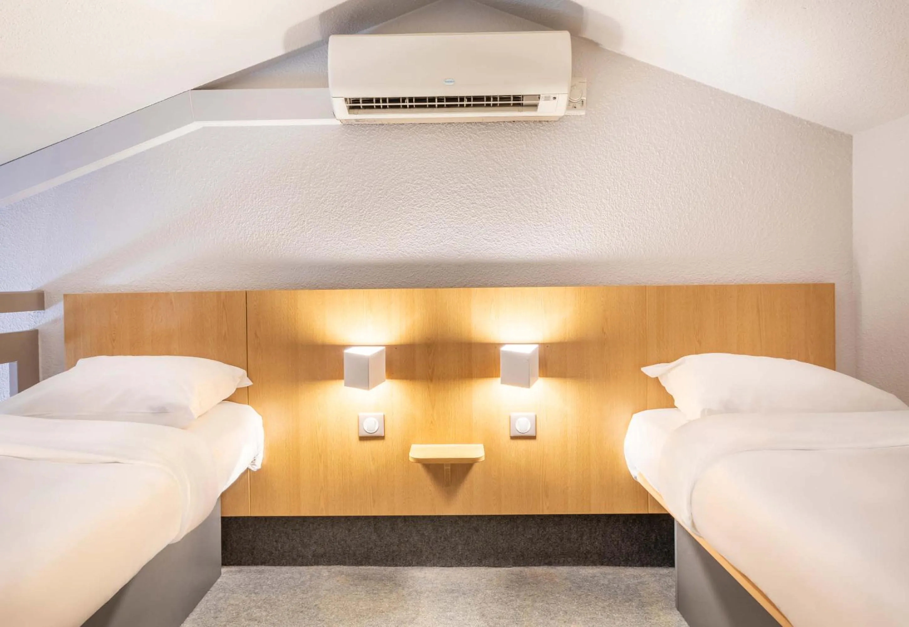 Bed in B&B HOTEL Toulon La Seyne sur Mer