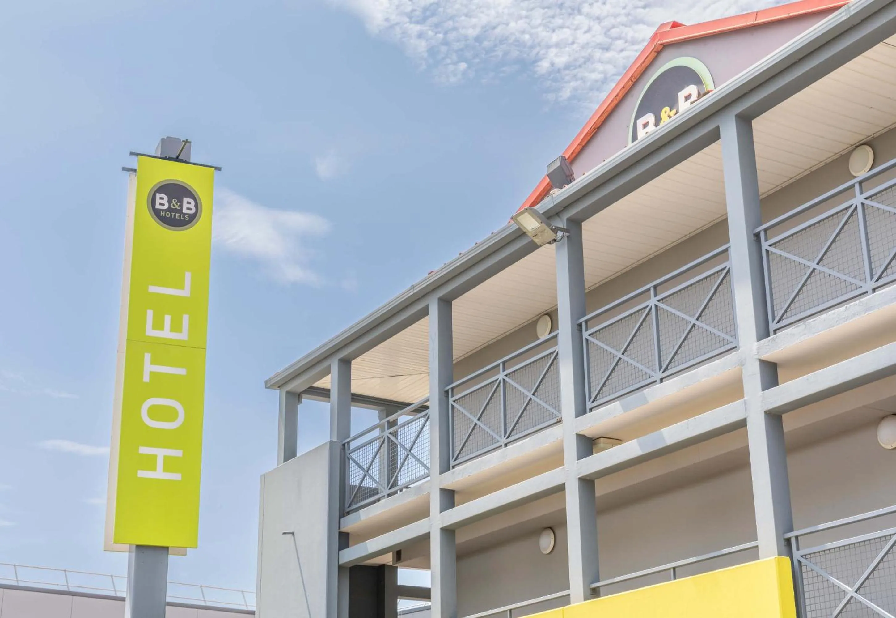 Property building in B&B HOTEL Toulon La Seyne sur Mer