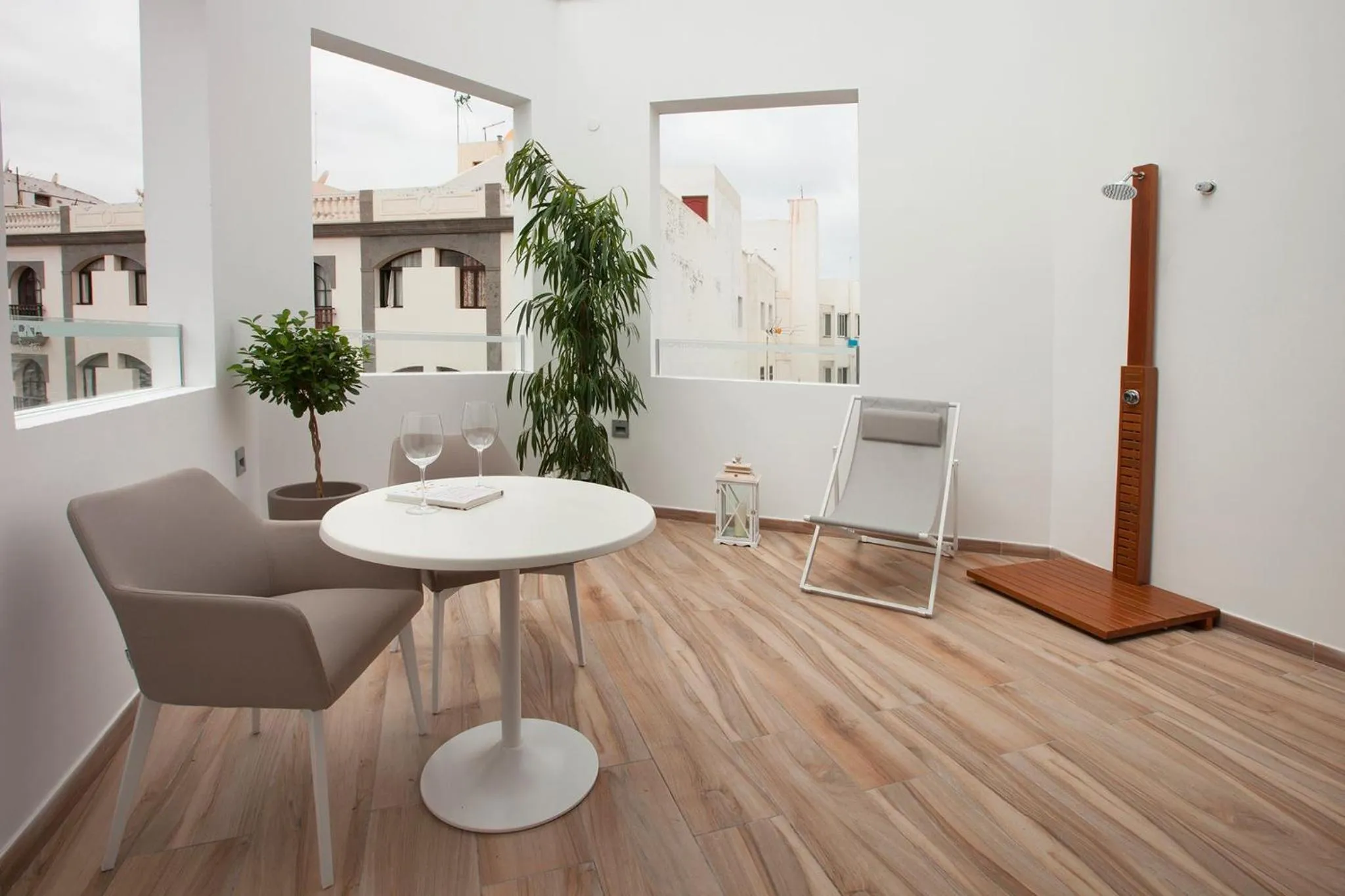 Shower in Gran Marina Suites