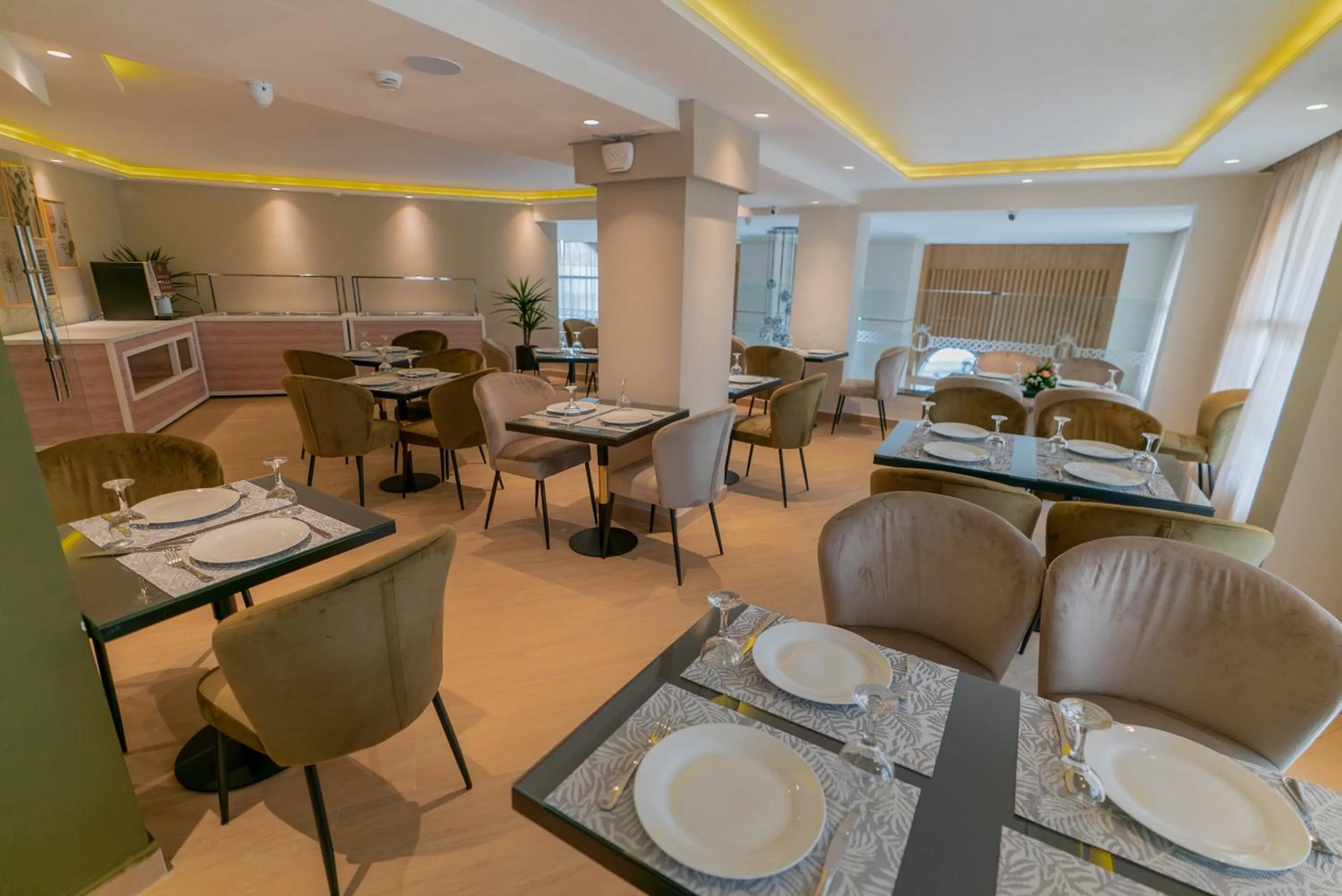 Restaurant/places to eat in Imperial Boutique Hotel Rabat