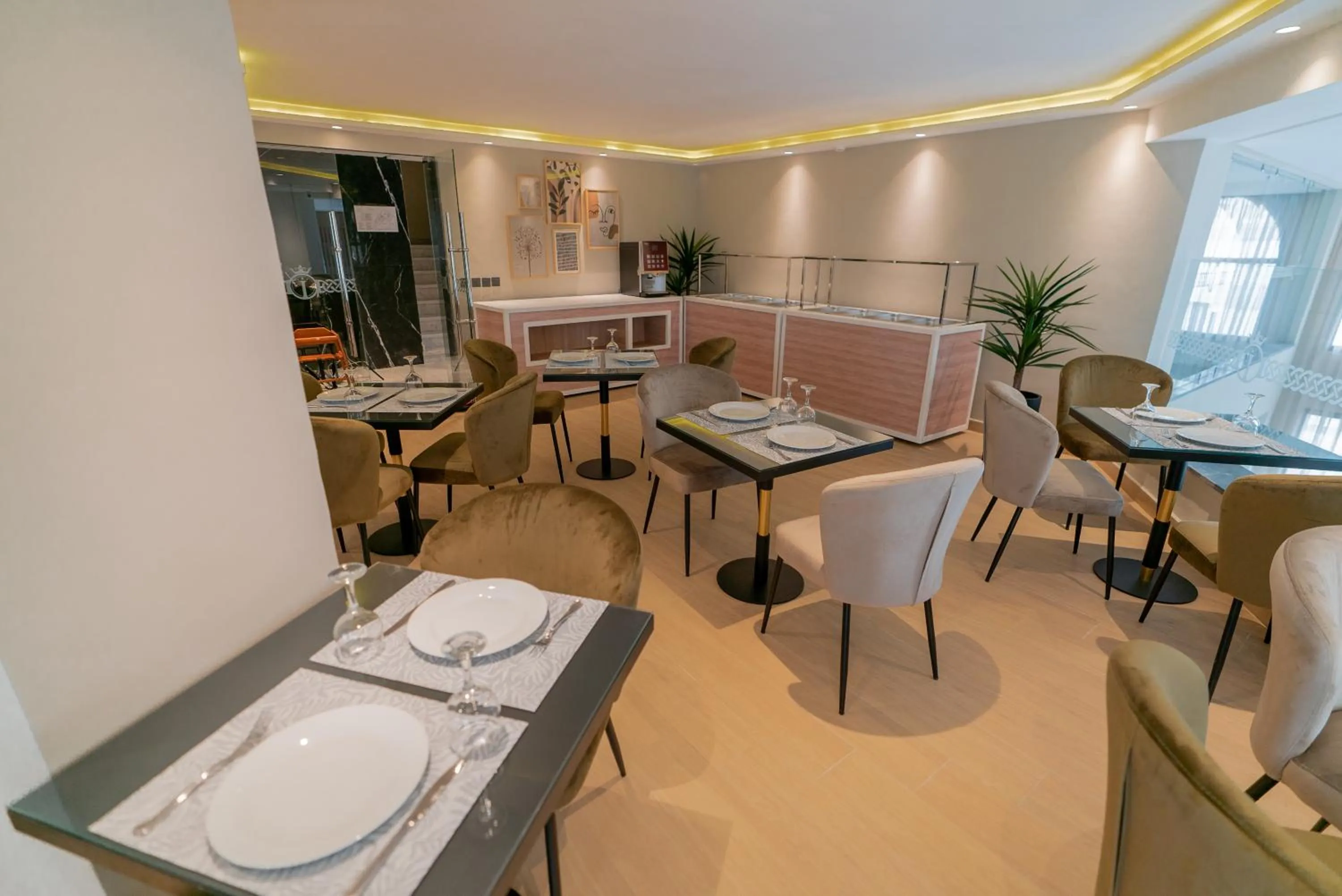 Restaurant/places to eat in Imperial Boutique Hotel Rabat