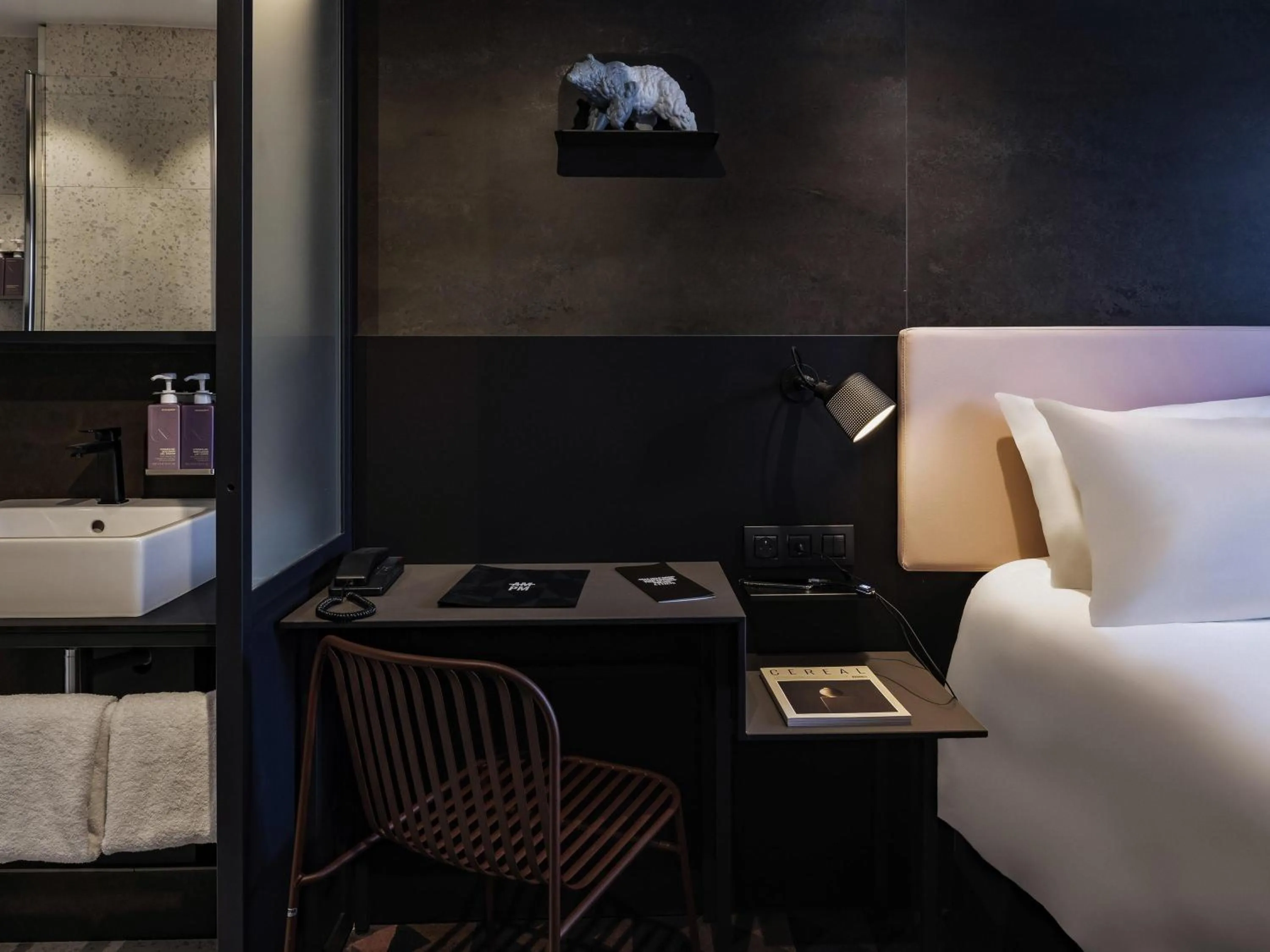 Bedroom, Bed in TRIBE Paris Batignolles