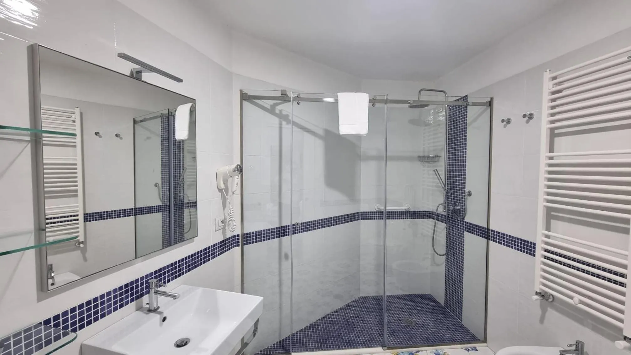 Bathroom in Hotel Giosue' a mare Sorrento