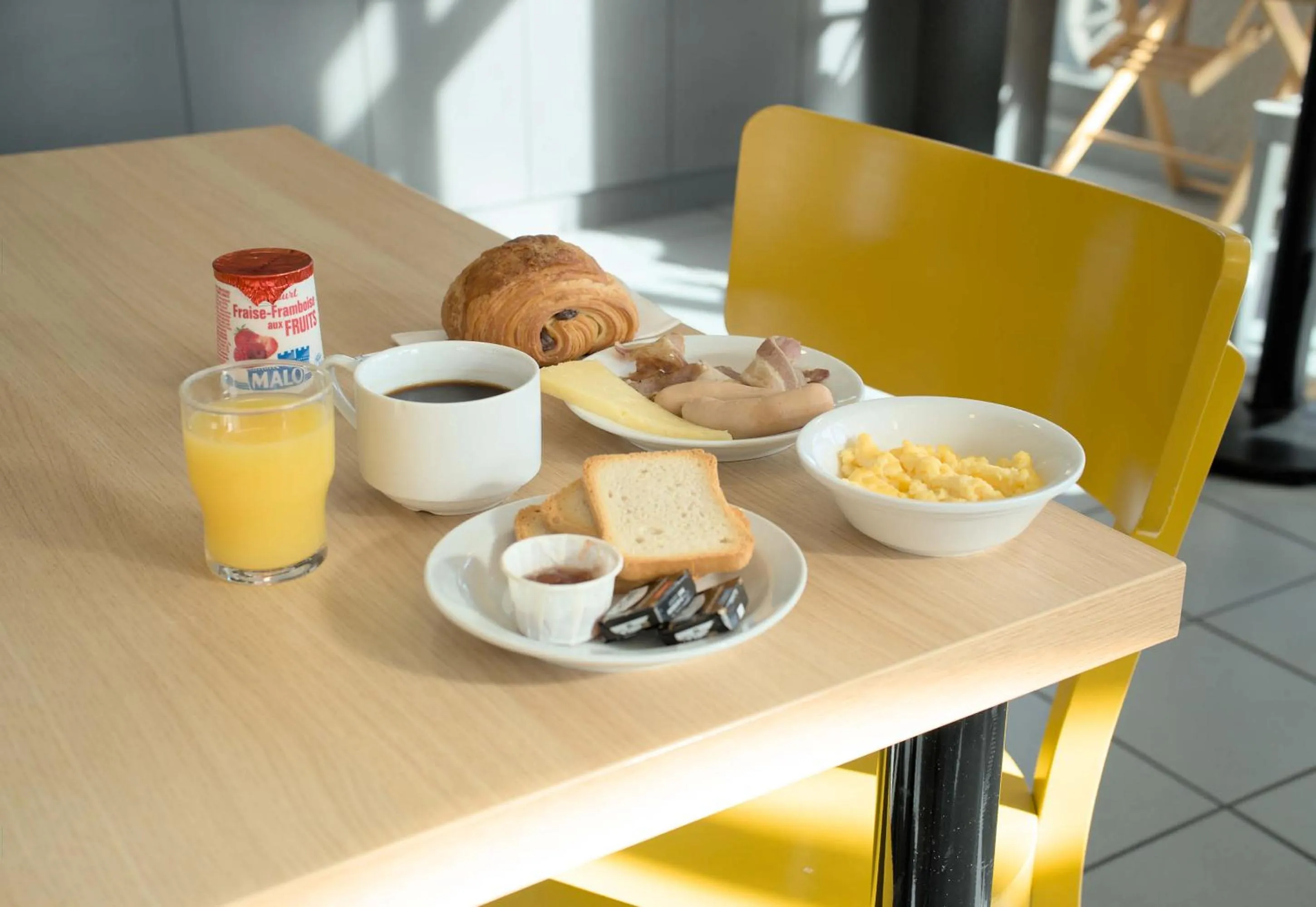 Continental breakfast in B&B HOTEL Dreux Centre