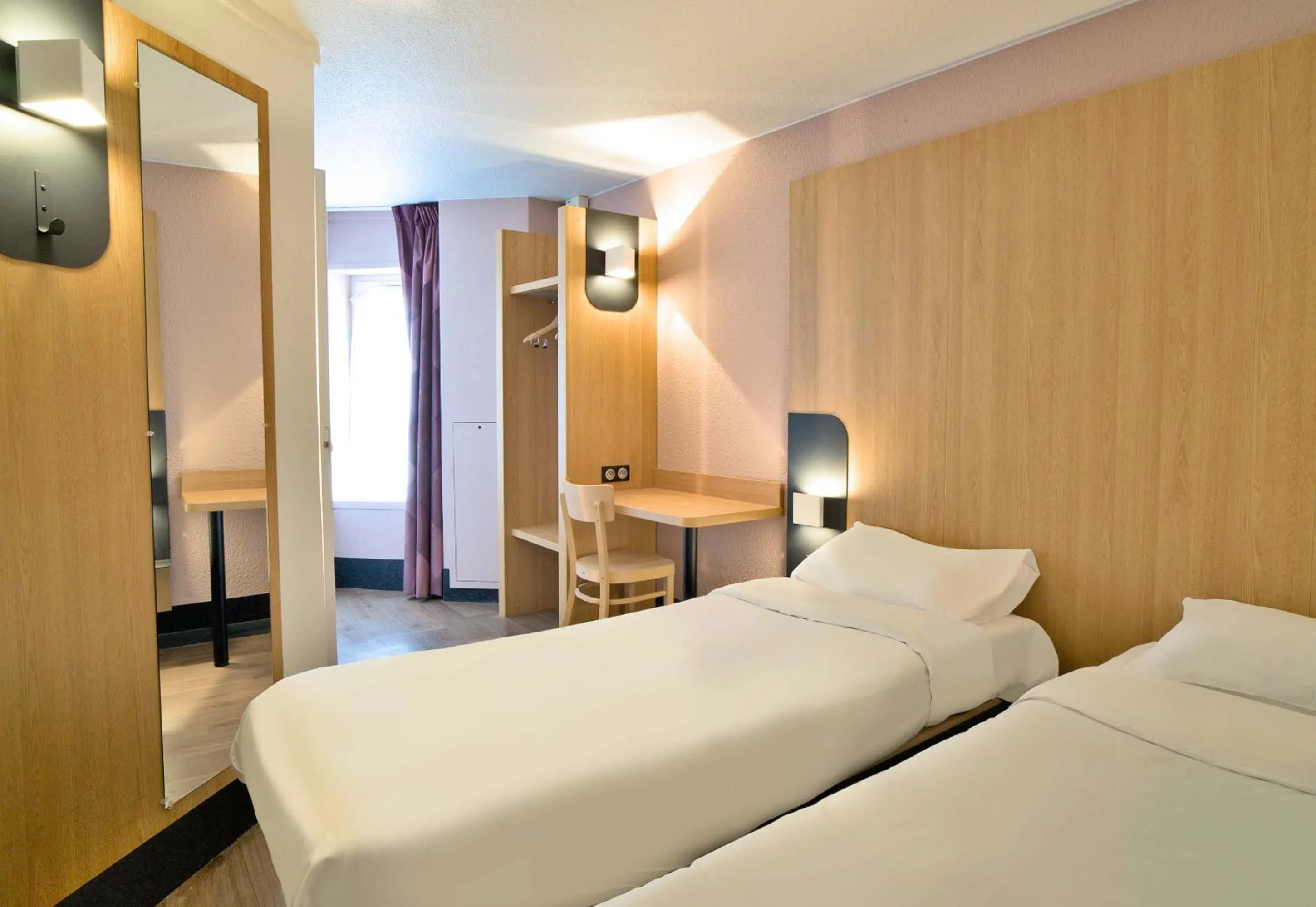 Bed in B&B HOTEL Dreux Centre