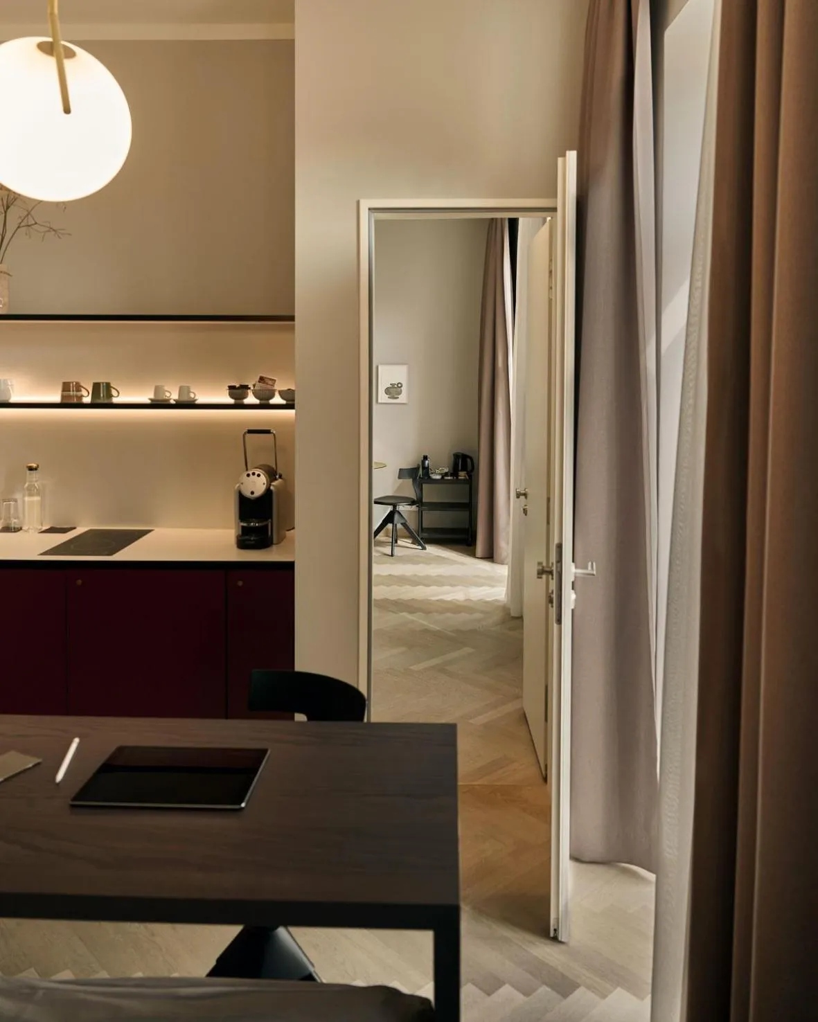 Coffee/tea facilities, Bed in Melter Hotel & Apartments - a Neighborhood Hotel