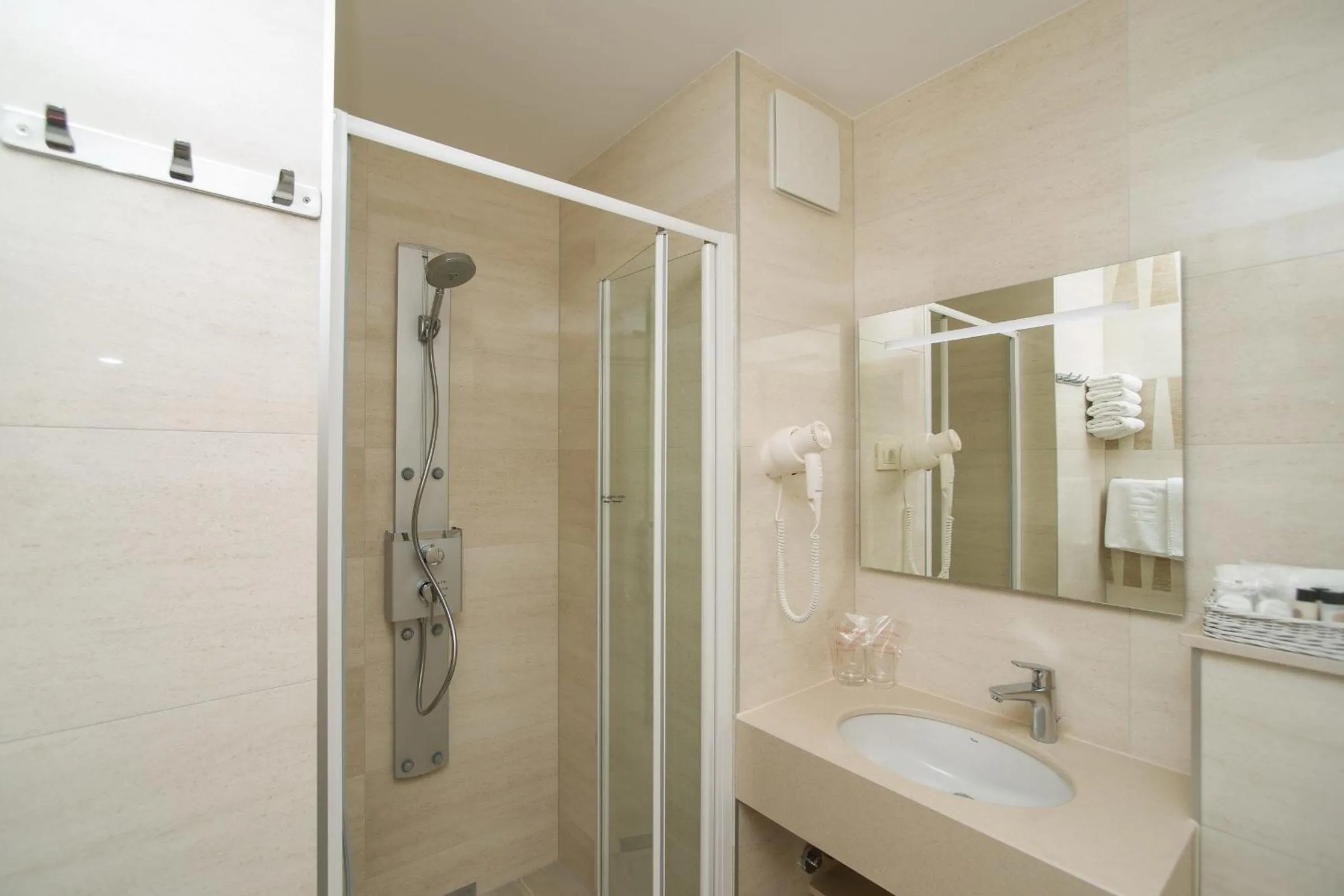 Shower in Hotel Biokovo