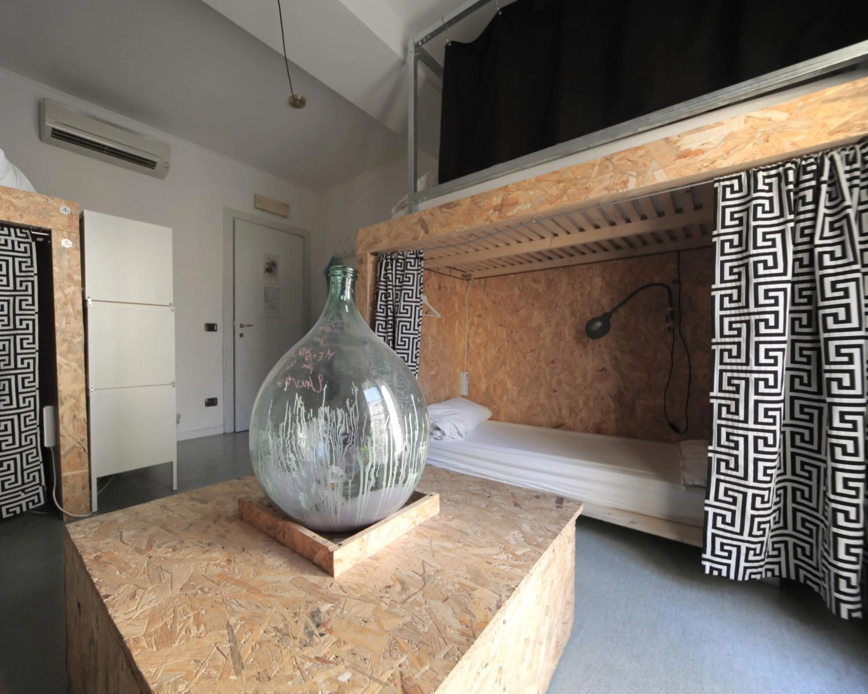 Photo of the whole room, Bed in Dopa Hostel