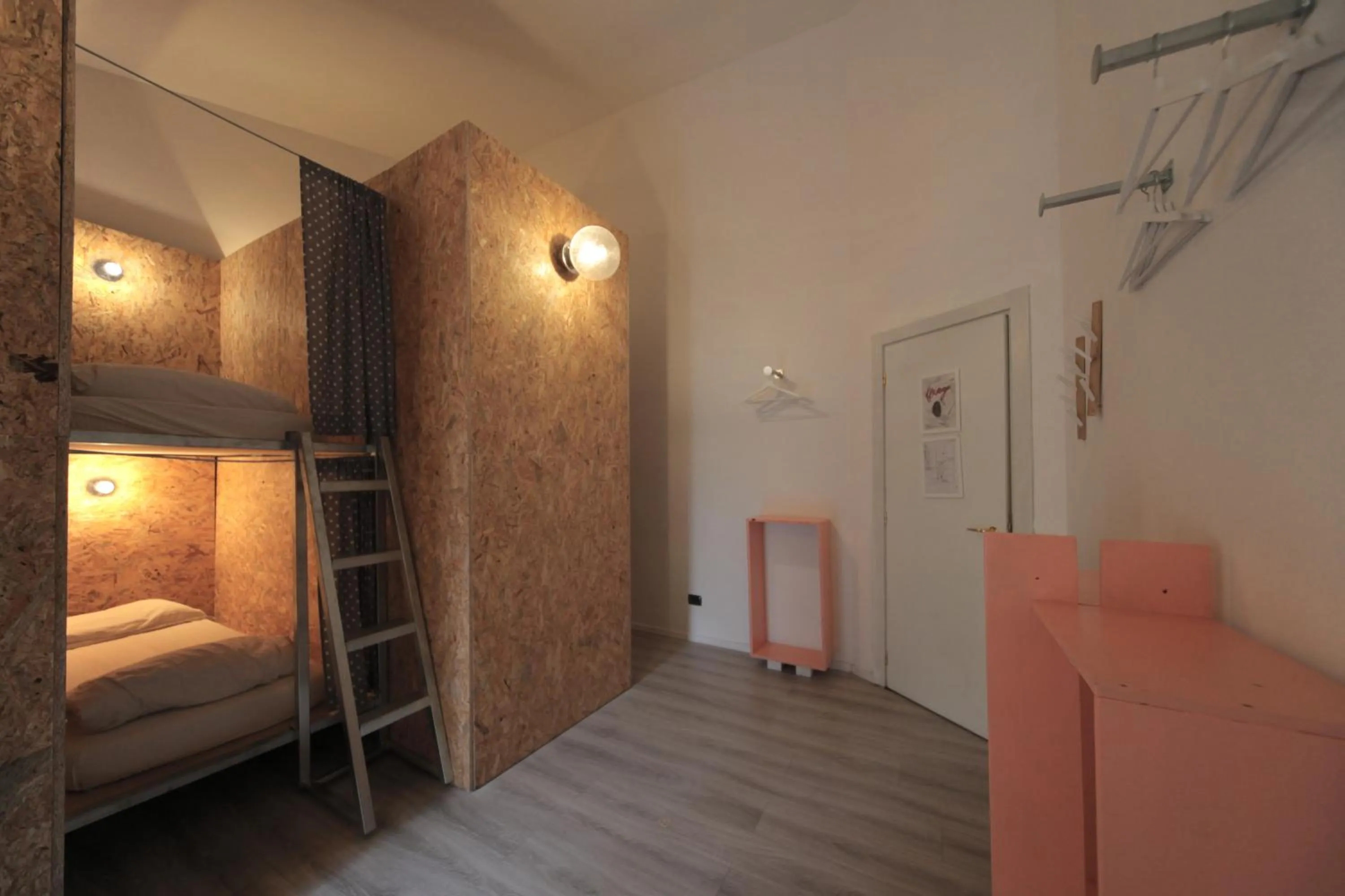 Photo of the whole room, Bed in Dopa Hostel