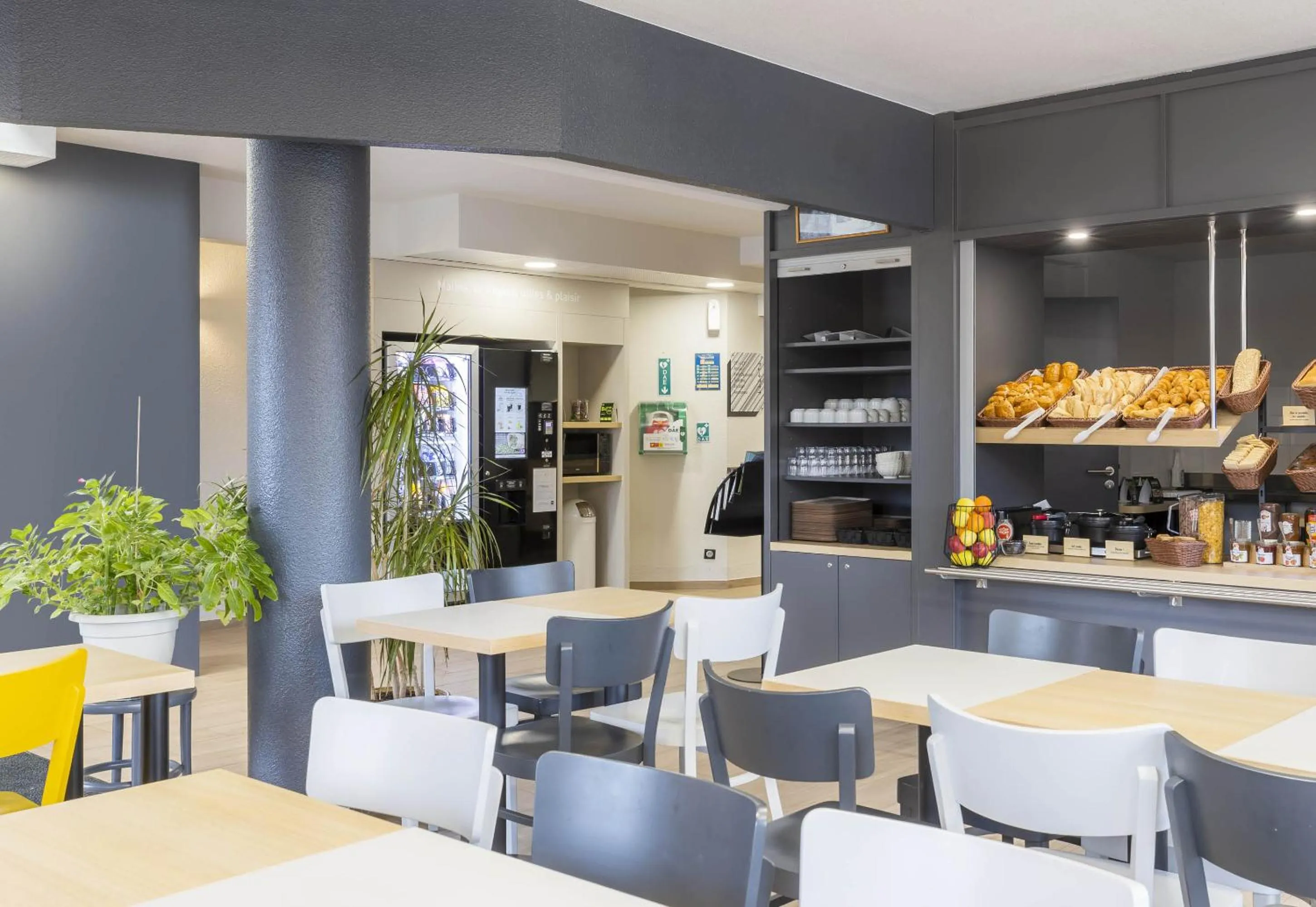 Restaurant/places to eat in B&B HOTEL Auxerre Monéteau