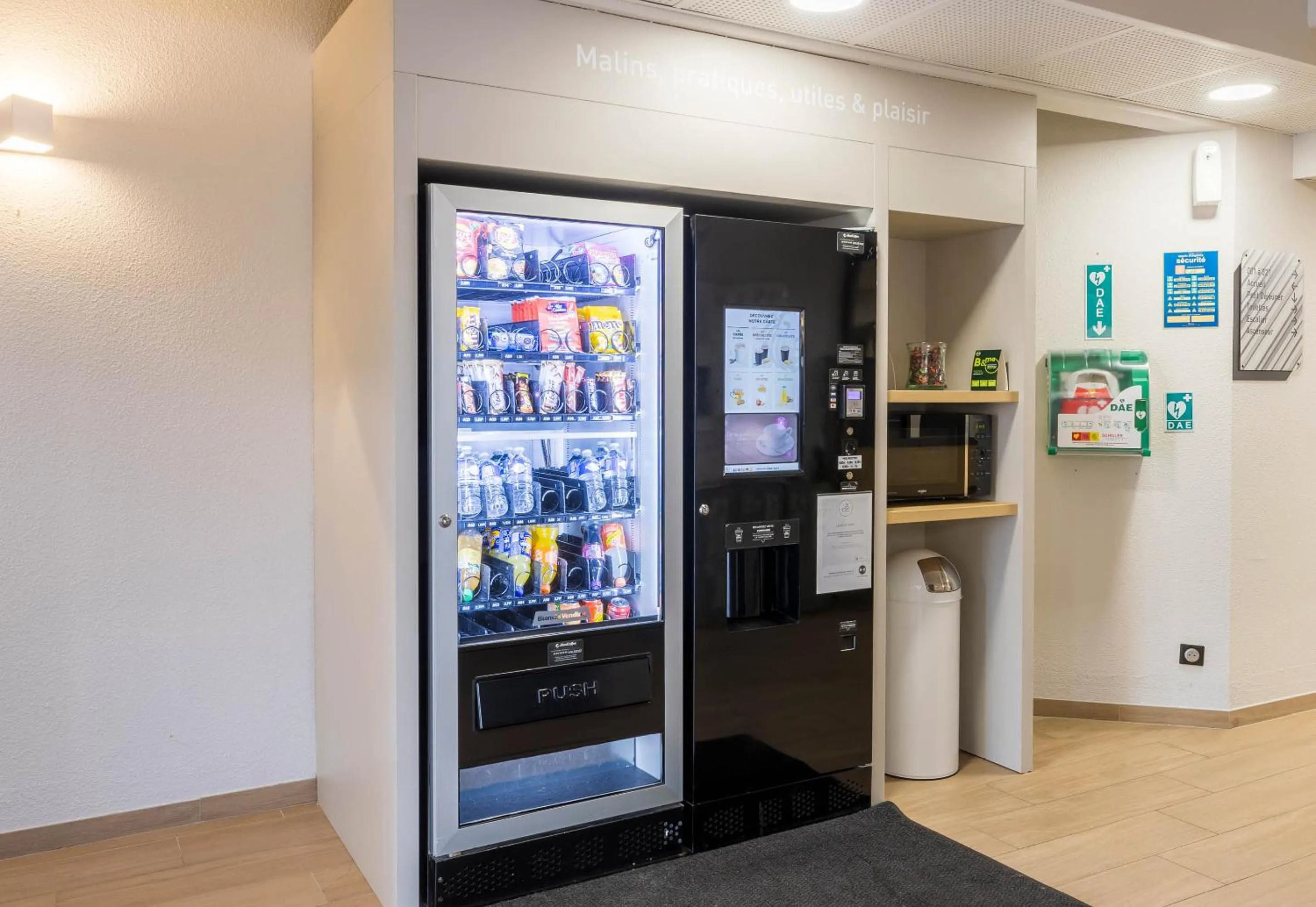 vending machine in B&B HOTEL Auxerre Monéteau