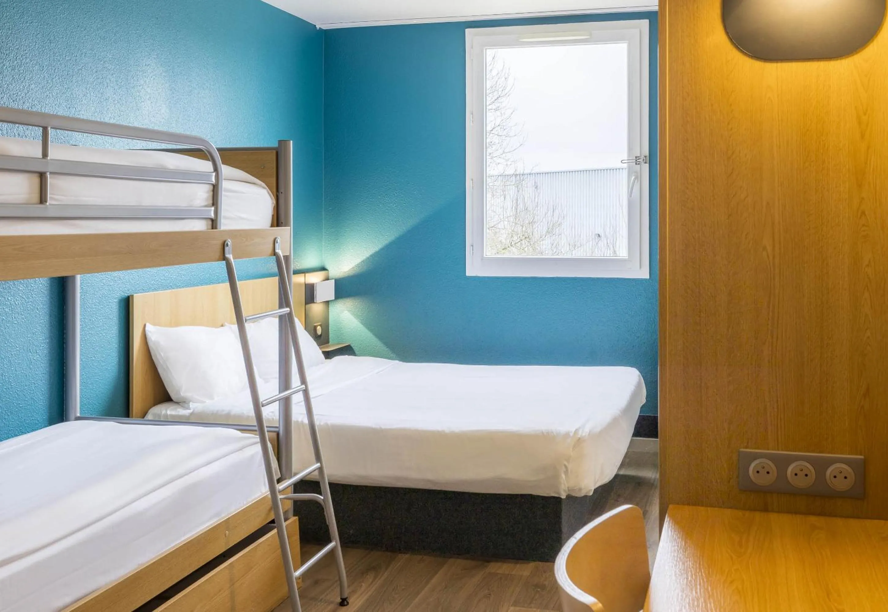 Bedroom, Bed in B&B HOTEL Auxerre Monéteau