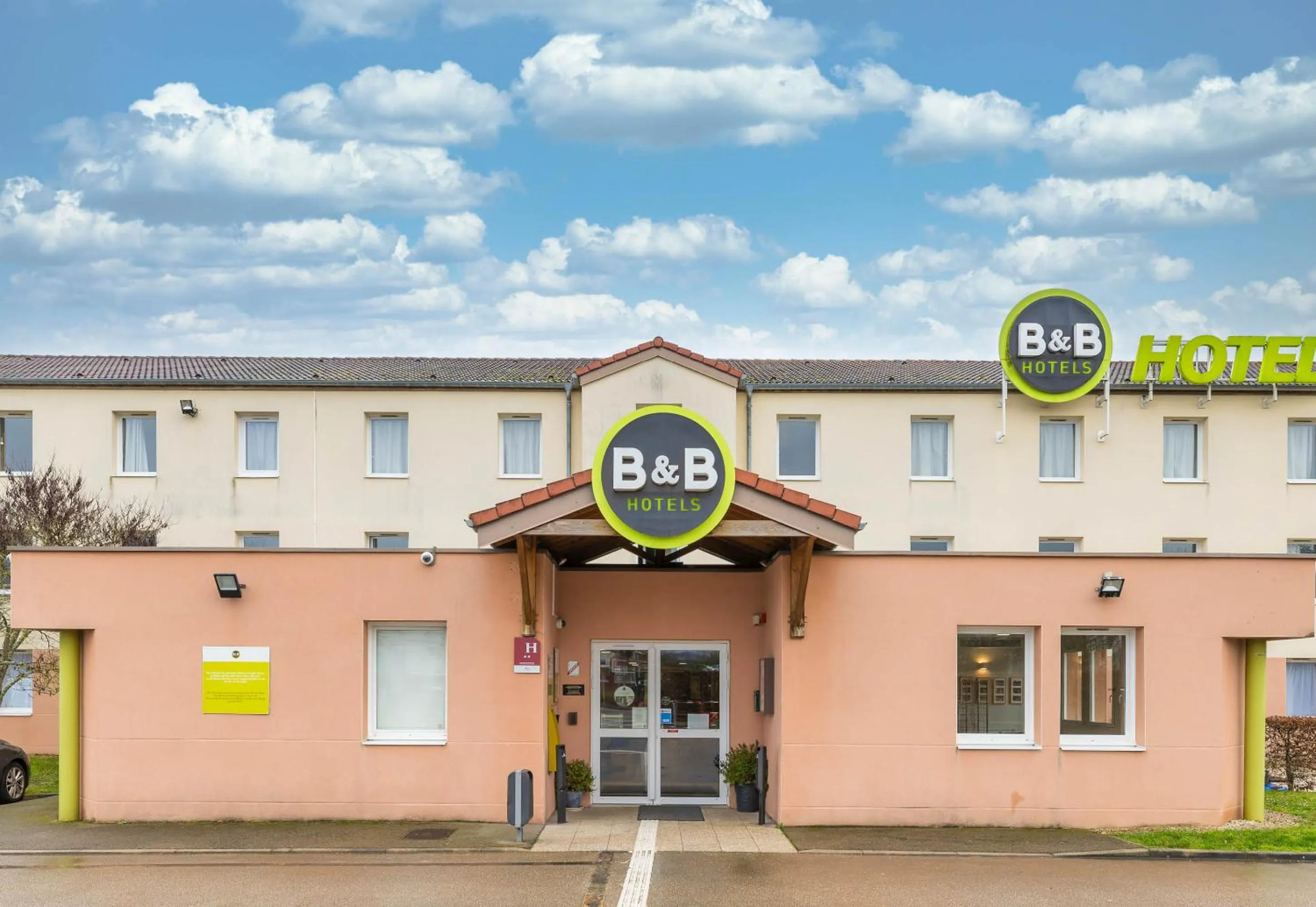 Property building in B&B HOTEL Auxerre Monéteau