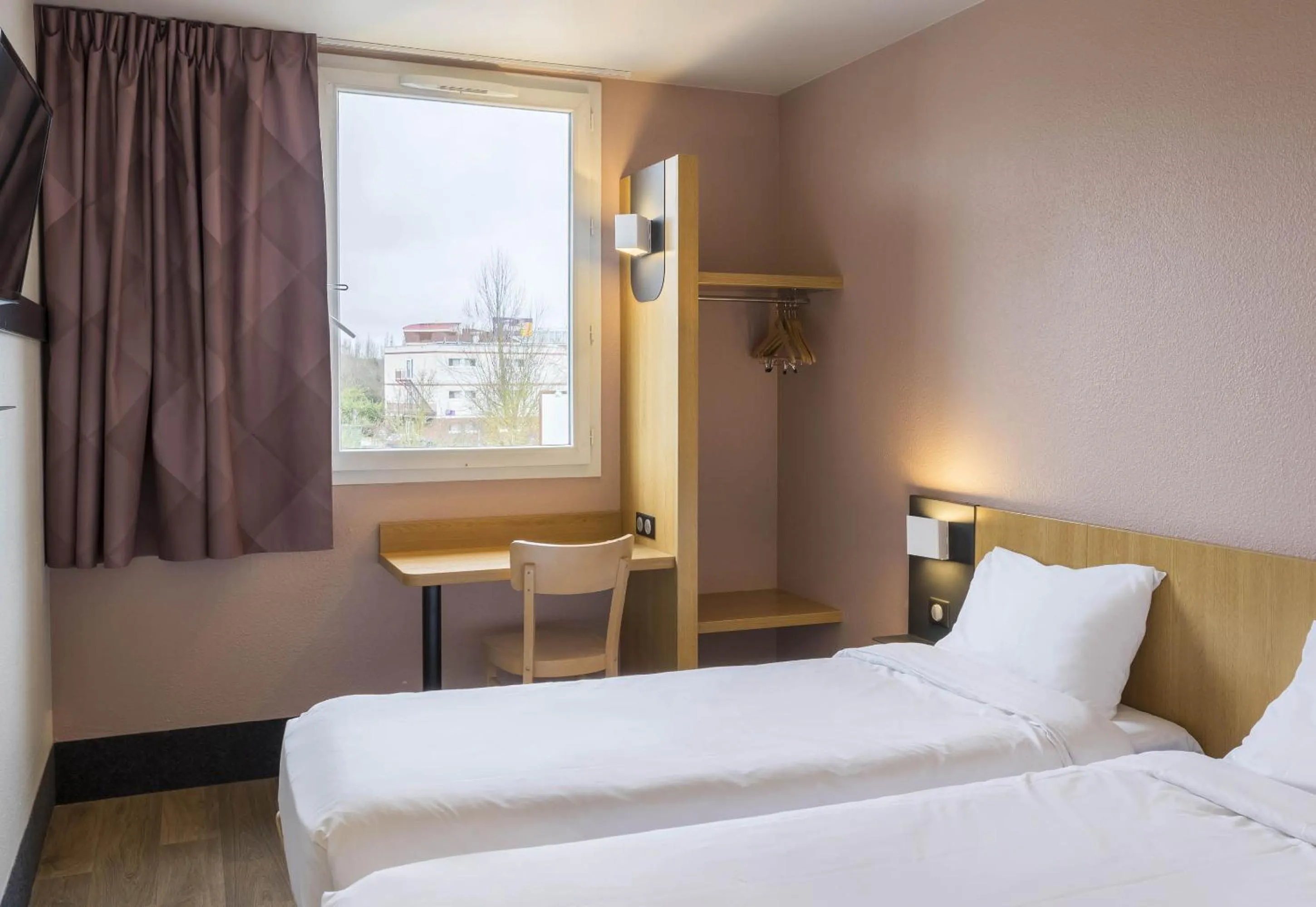 Bedroom, Bed in B&B HOTEL Auxerre Monéteau