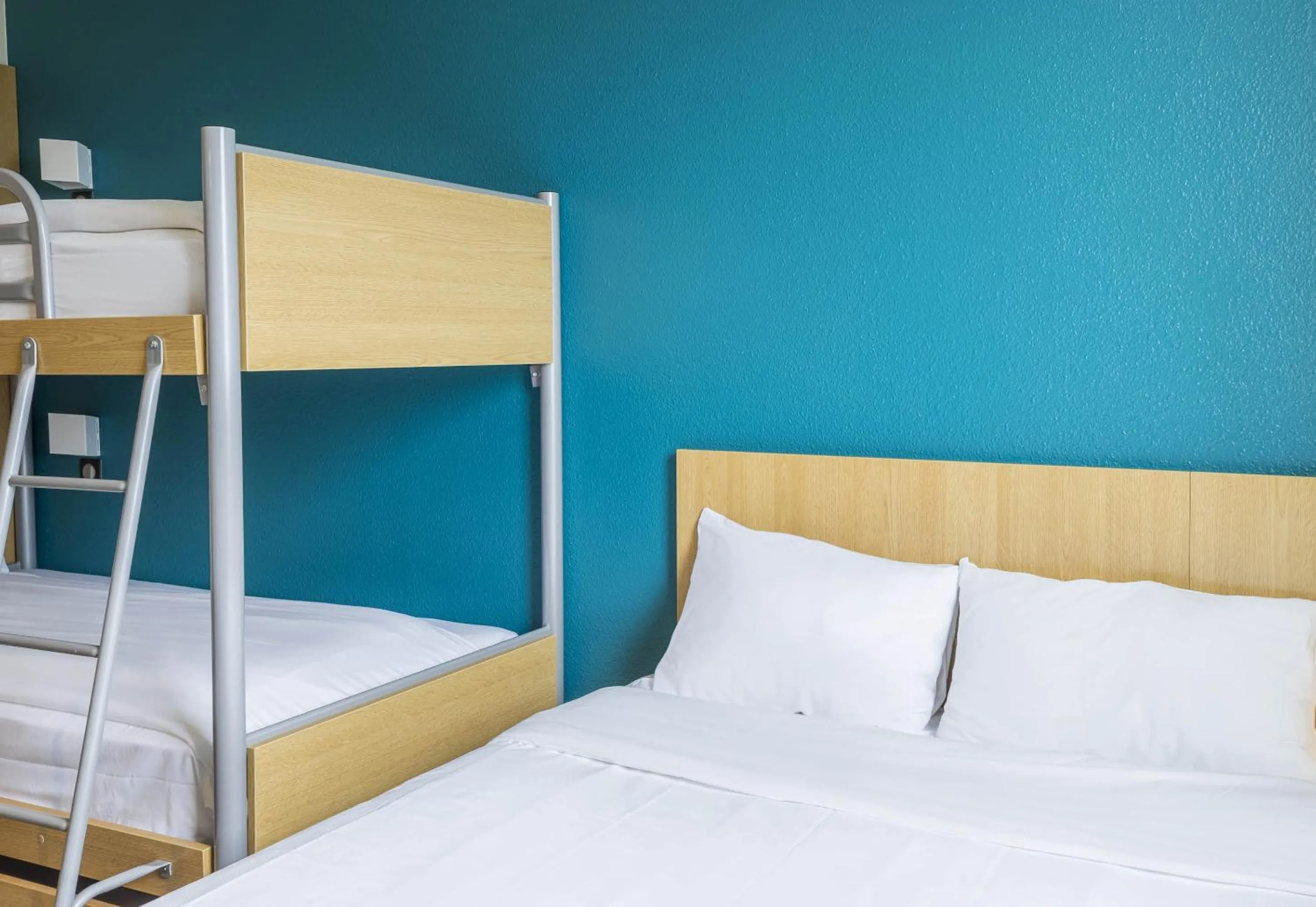 Bedroom, Bed in B&B HOTEL Auxerre Monéteau