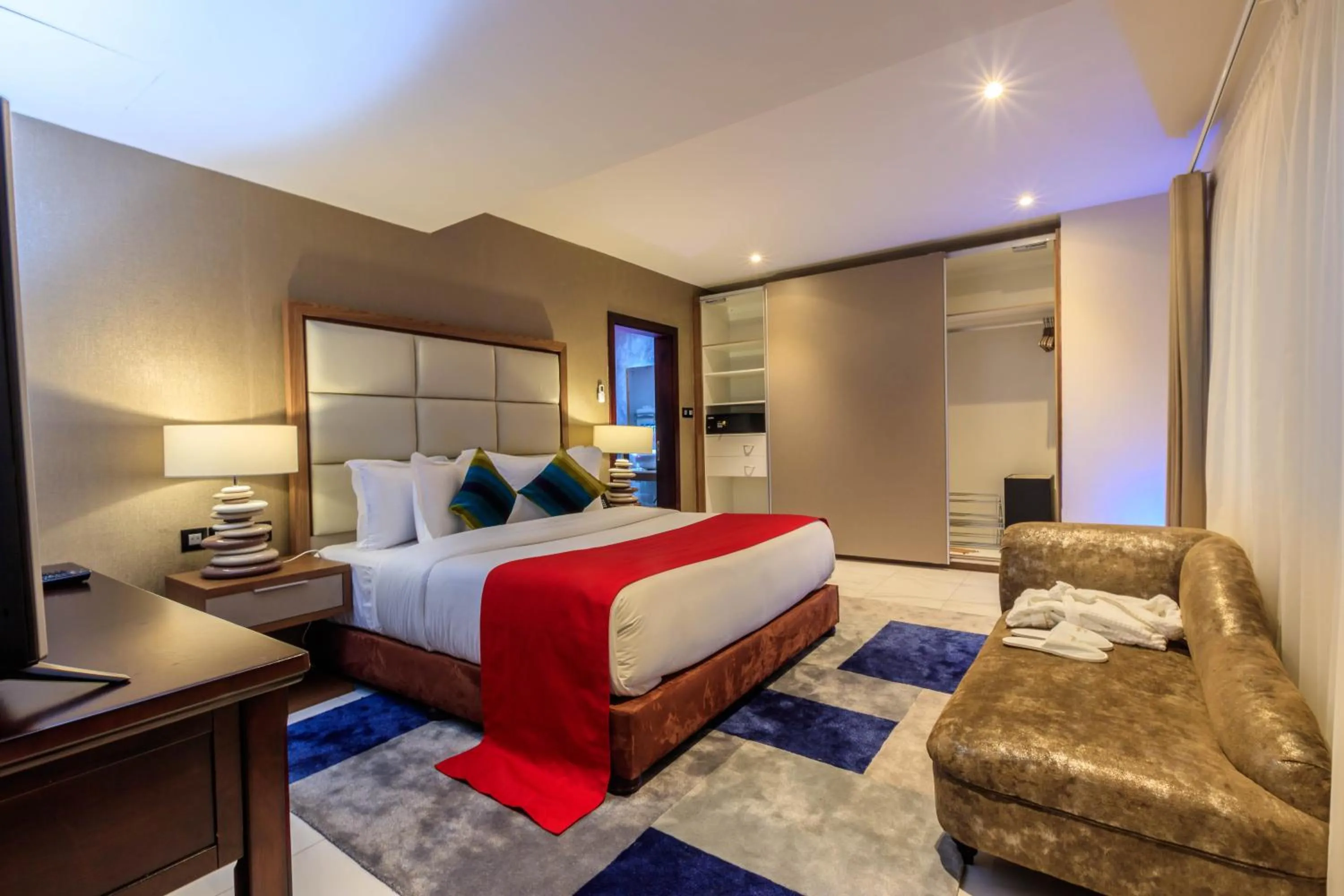 Bed in The Palms by Eagles