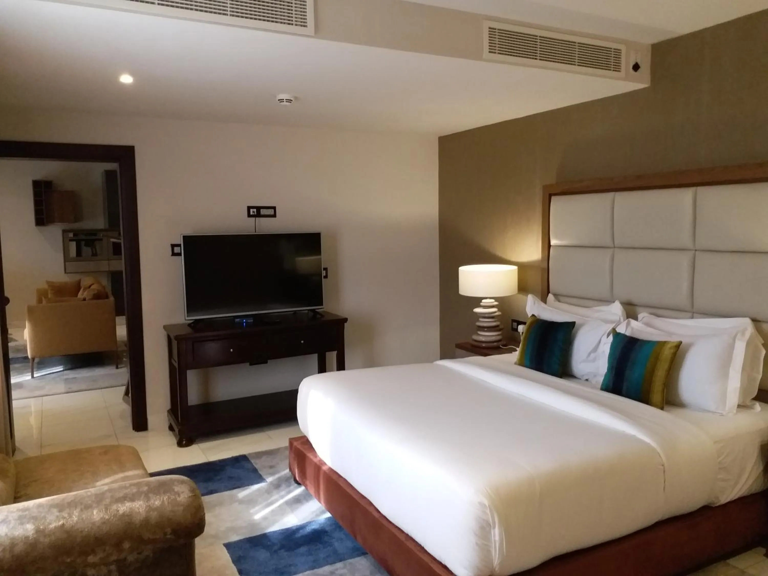 Bed in The Palms by Eagles