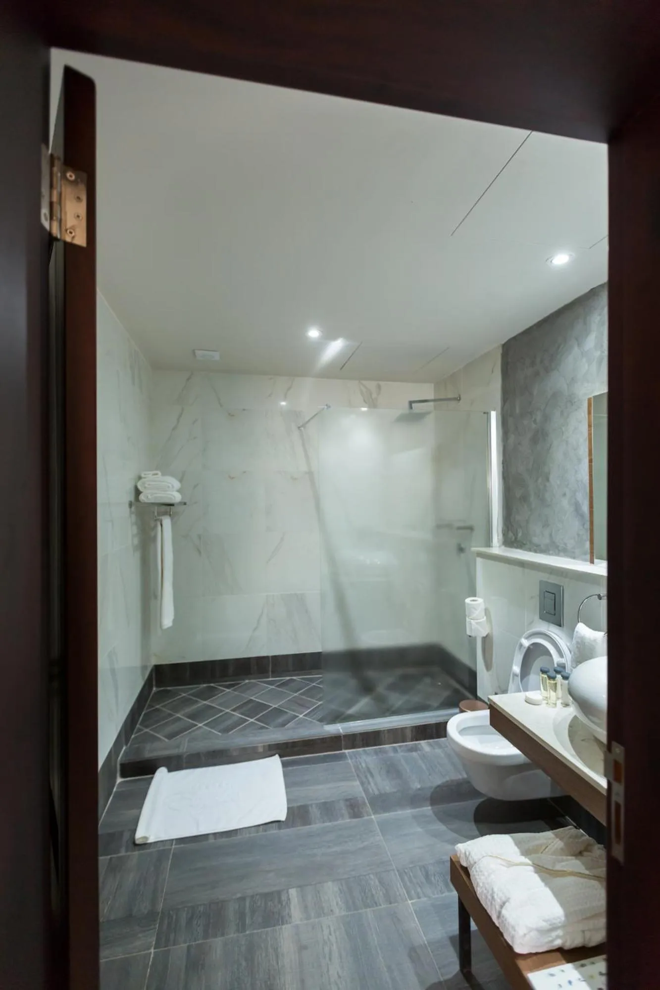 Bed in The Palms by Eagles