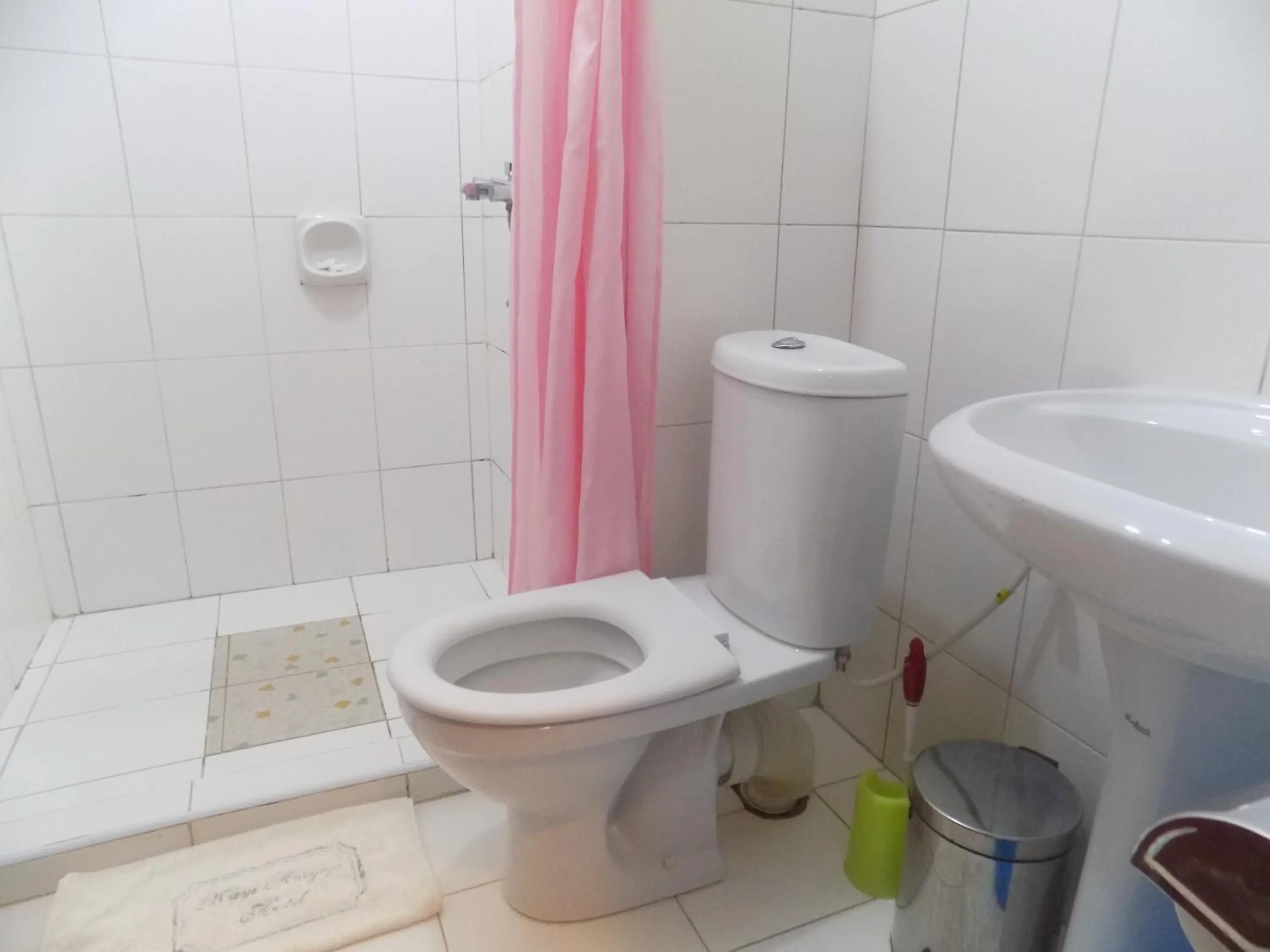 Shower in Kayegi Hotel Mbale