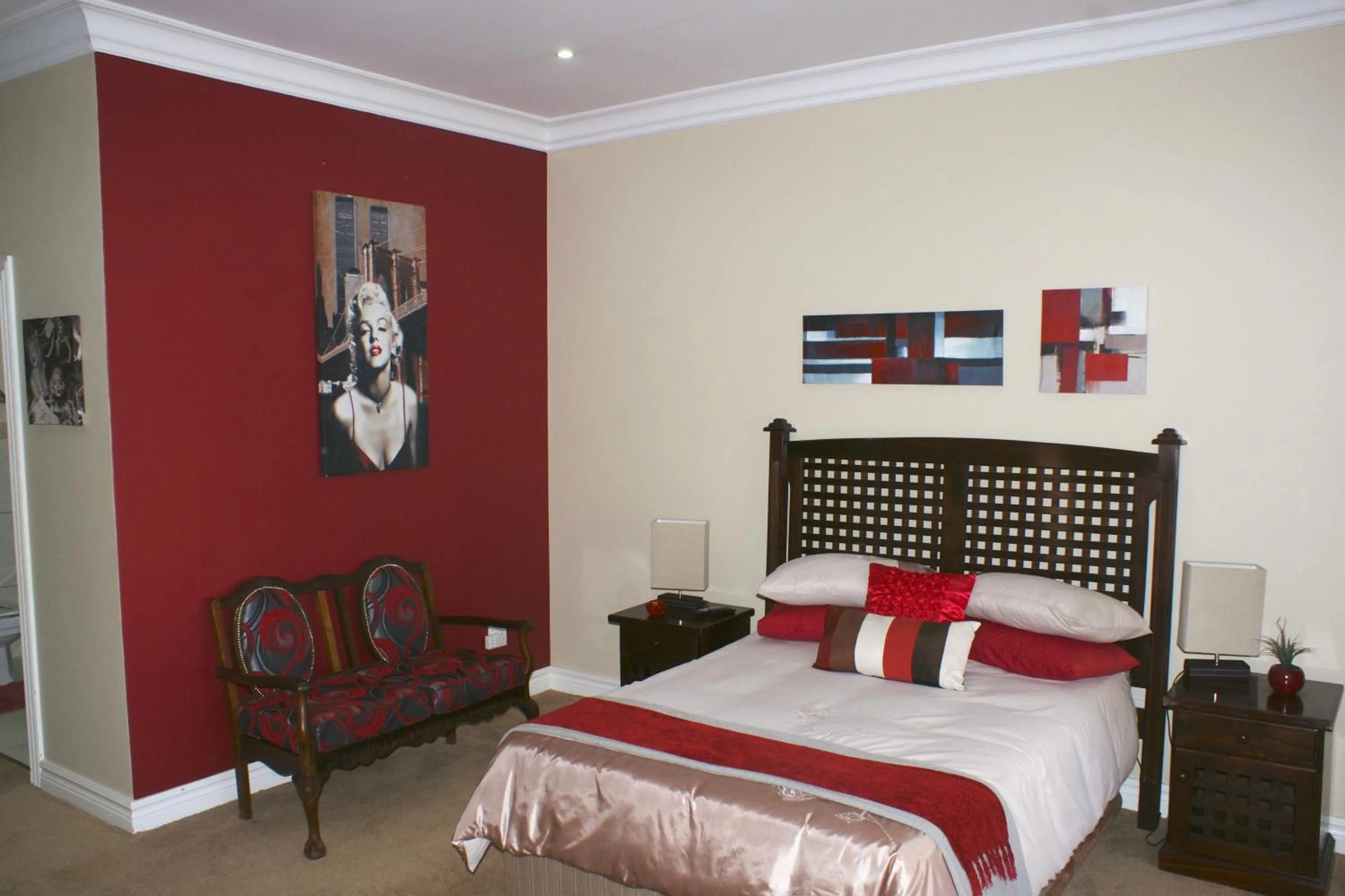 Shower, Bed in Jolani Guest House