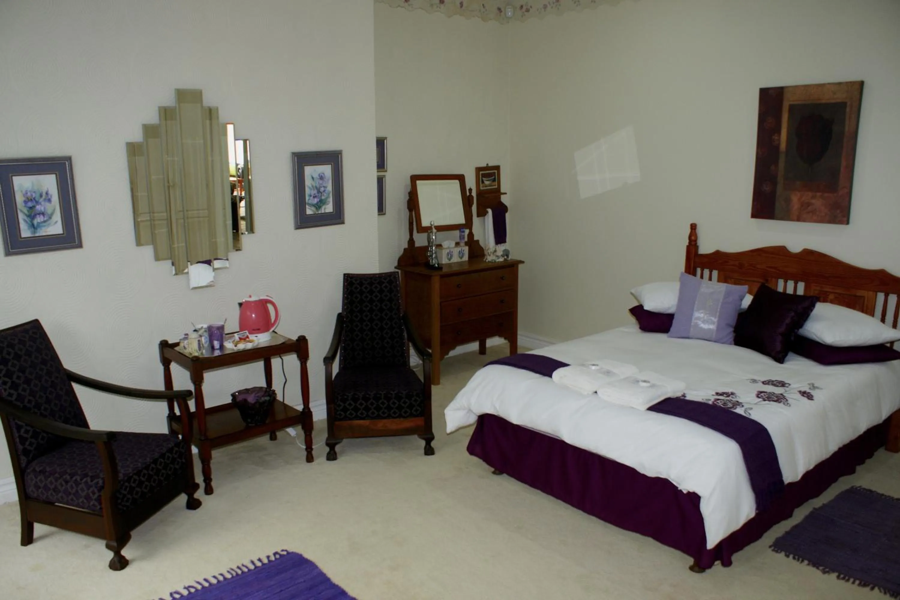 Shower, Bed in Jolani Guest House